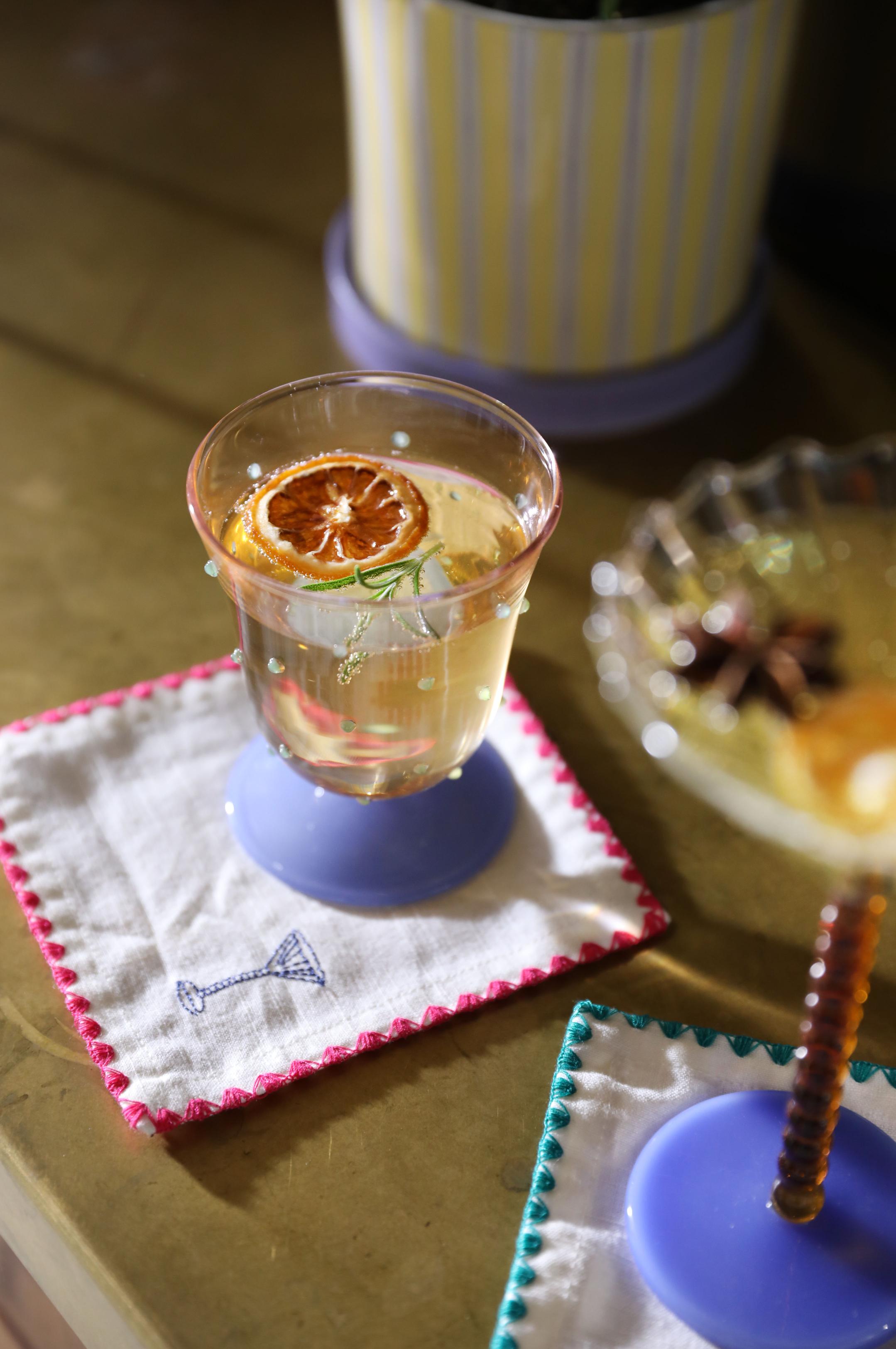 Set von Gläsern DOT blau mit rosa