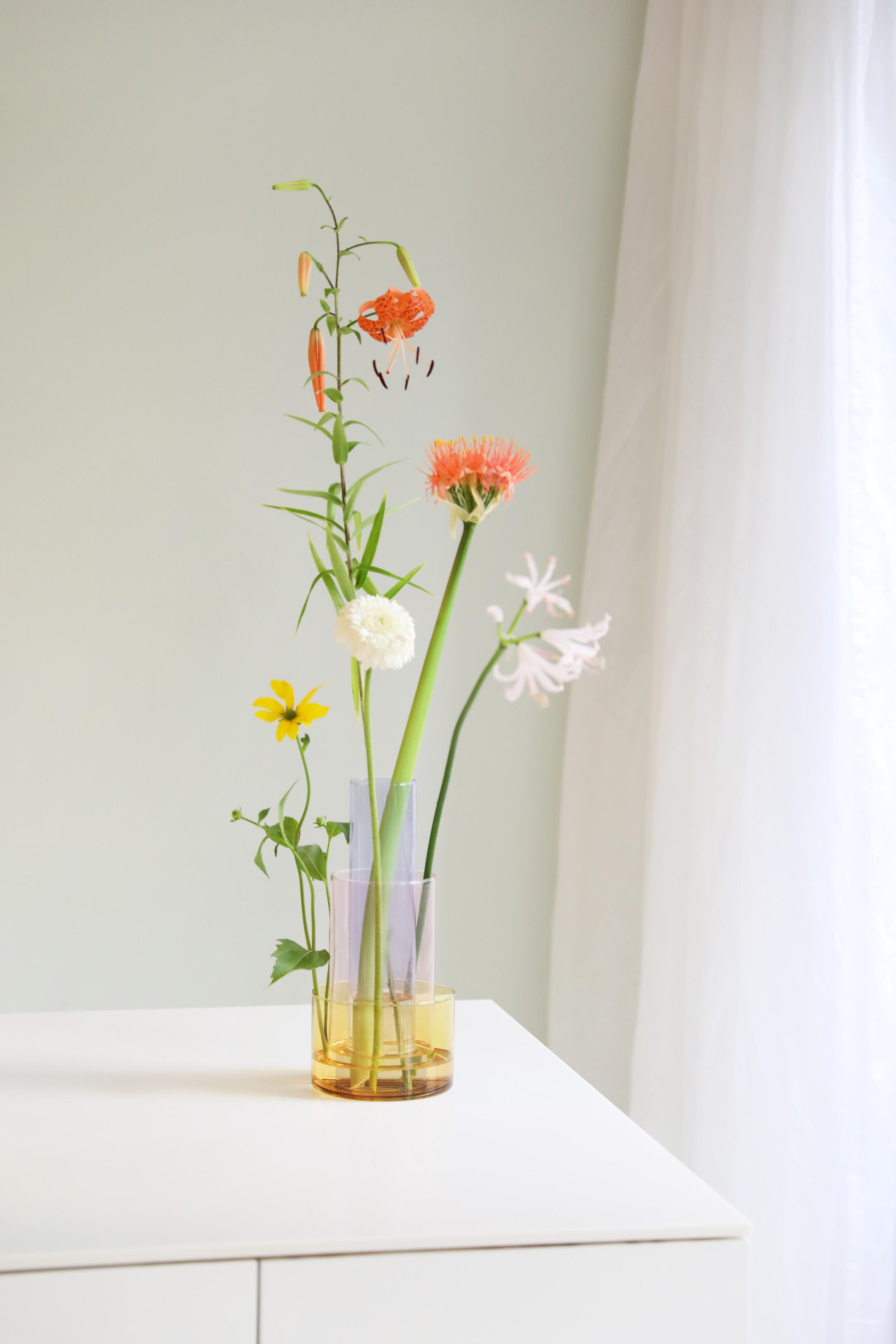 AMPHI Vase in Purple with Pink and Yellow