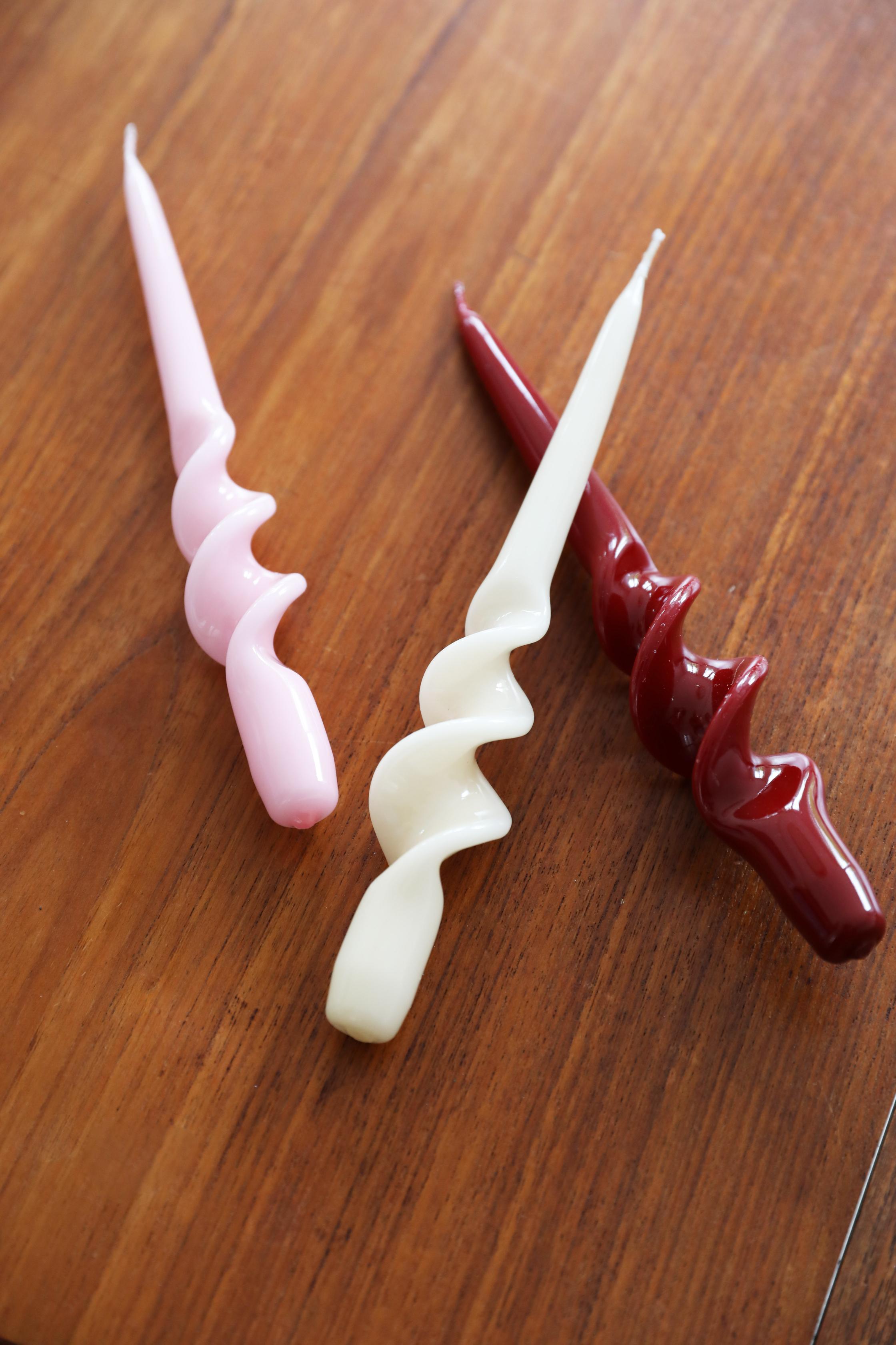 Set von Kerzen ALPHA REDS rosa mit burgunderrot und gelb