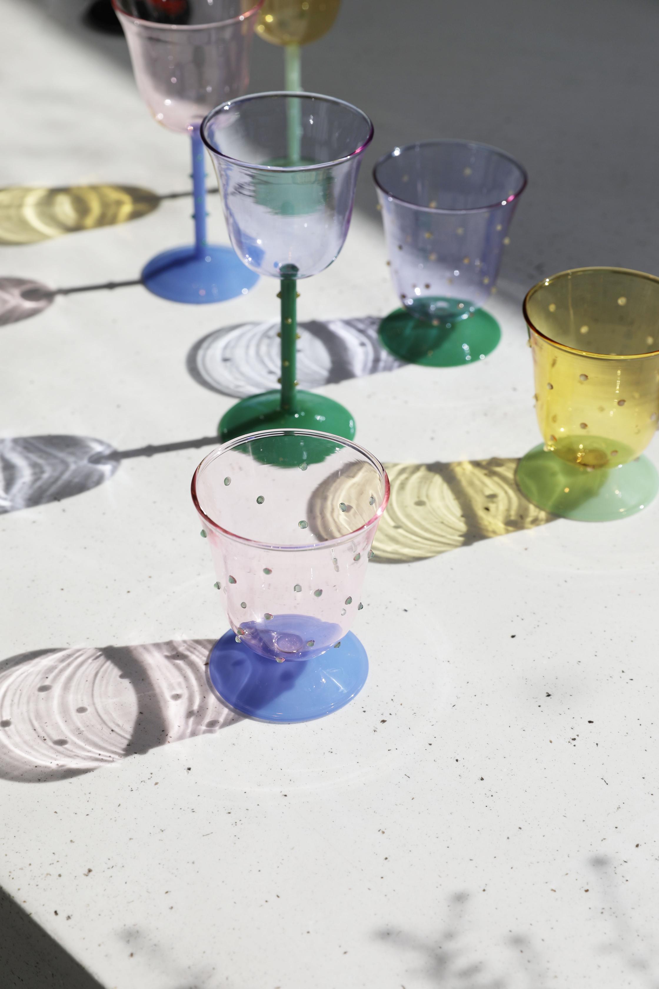 Set von Gläsern DOT blau mit rosa