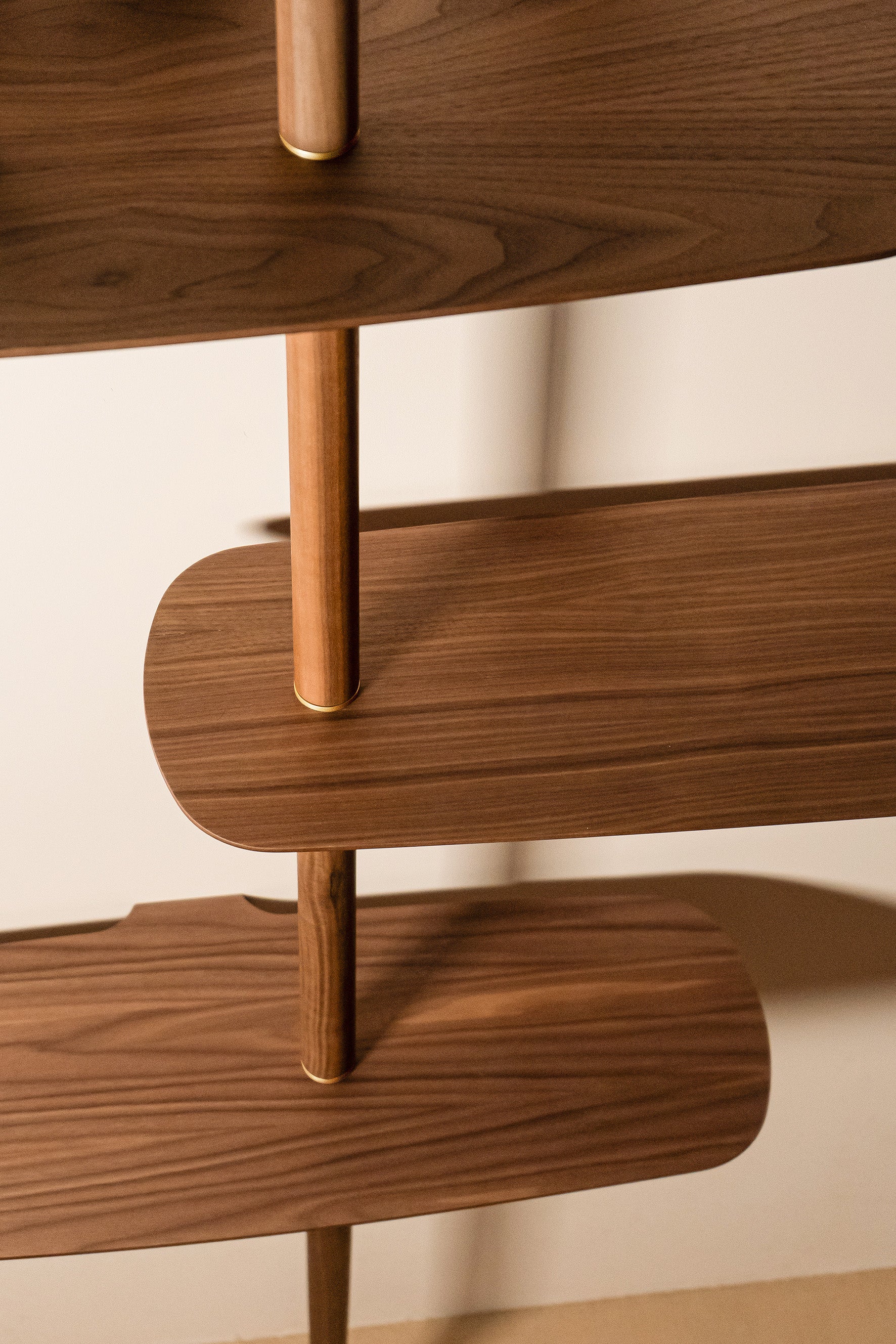 Wandregal AXIS 2 Nussbaumfurnier