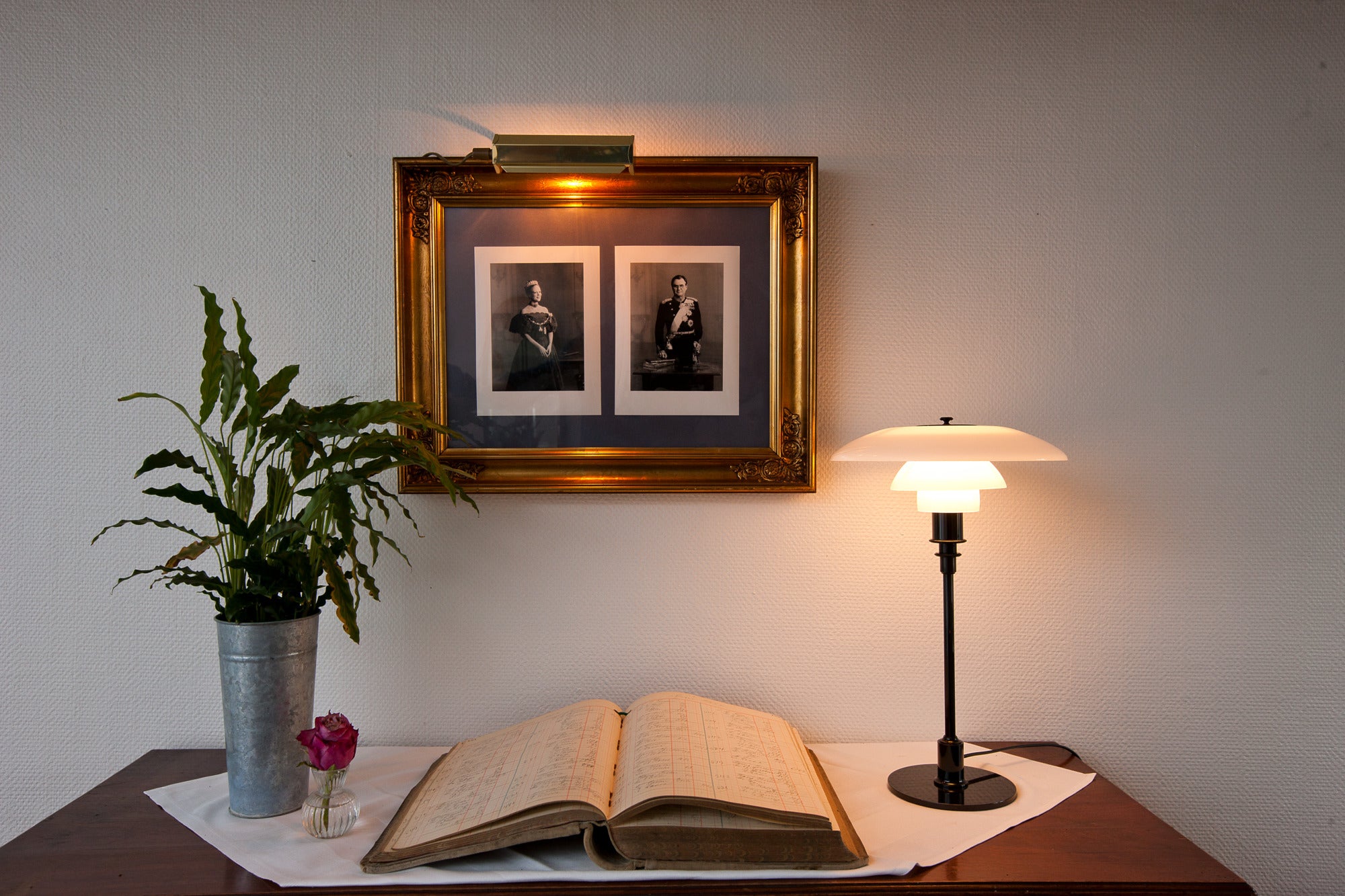 PH 3/2 table lamp white with black base