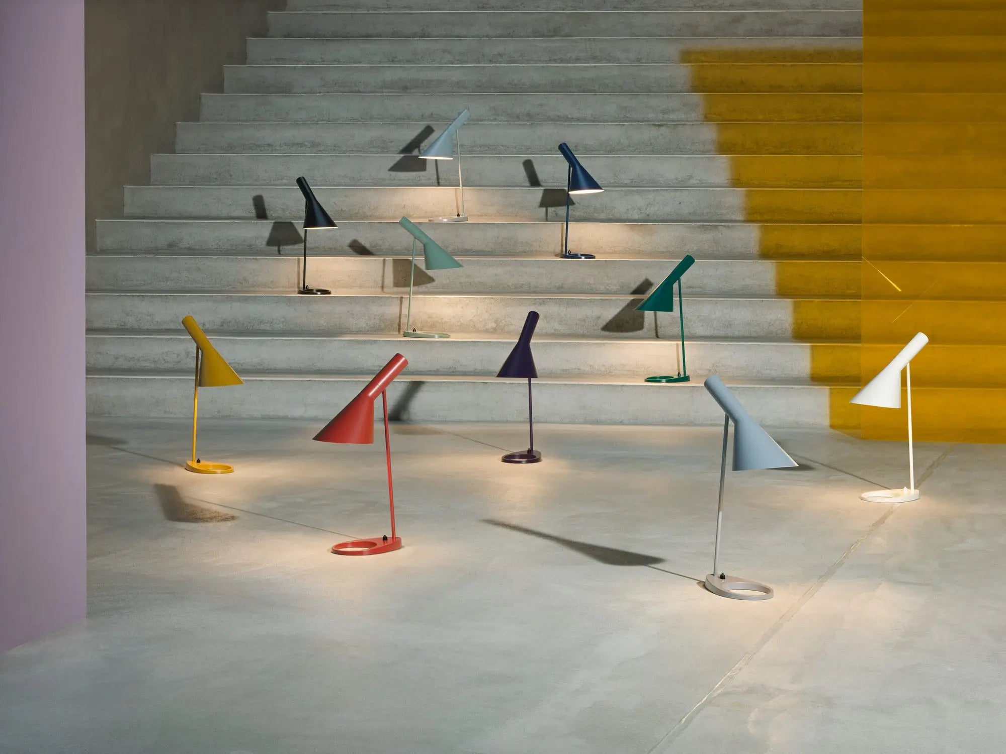 Lampa stołowa AJ pomarańczowy – Louis Poulsen