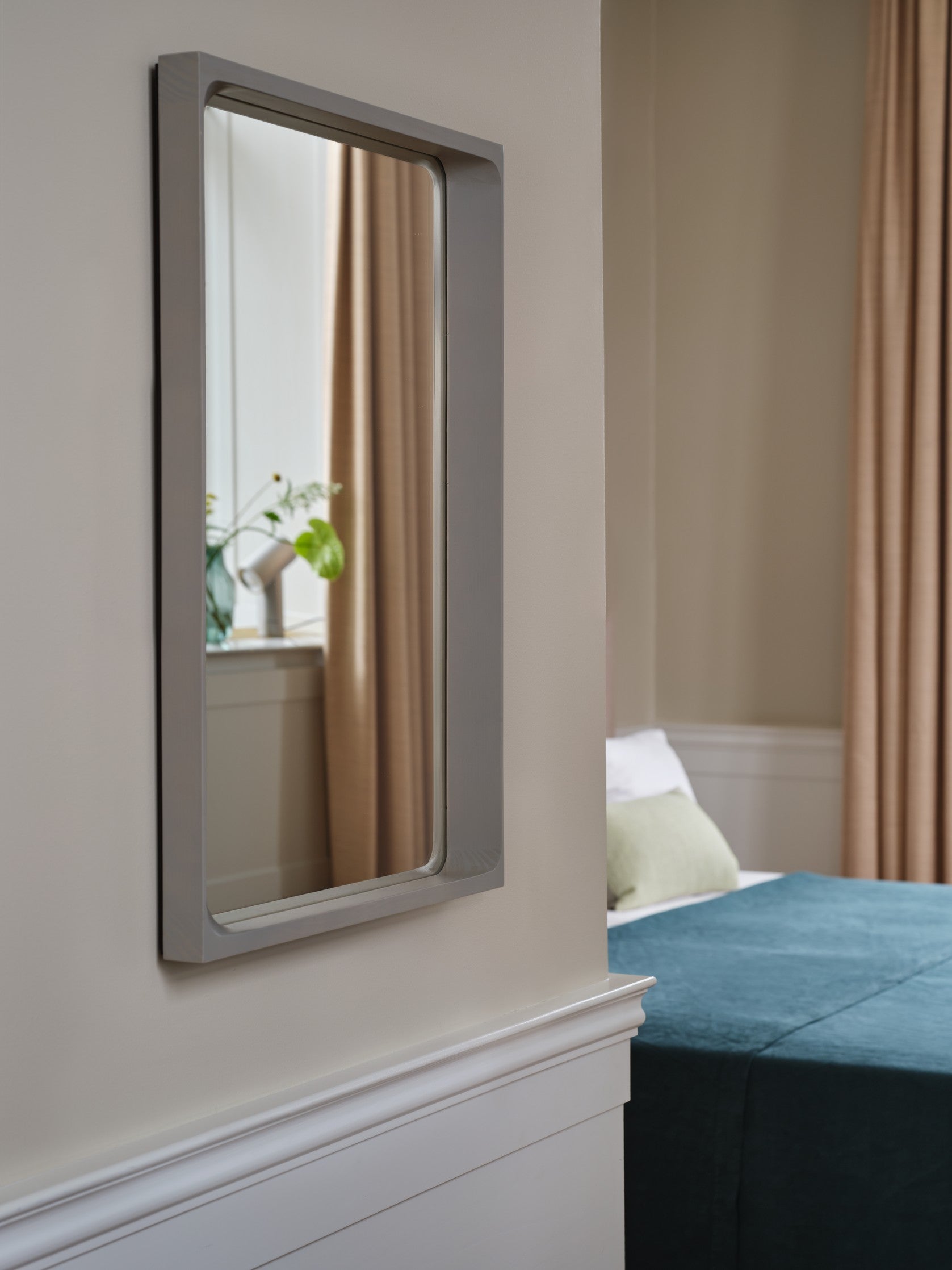 ARCED Mirror Light Gray