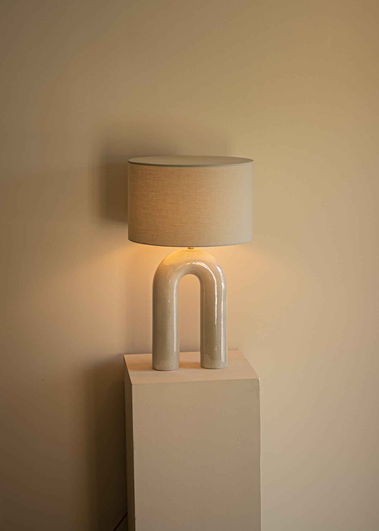 Tischlampe aus Keramik ARKO sandfarben