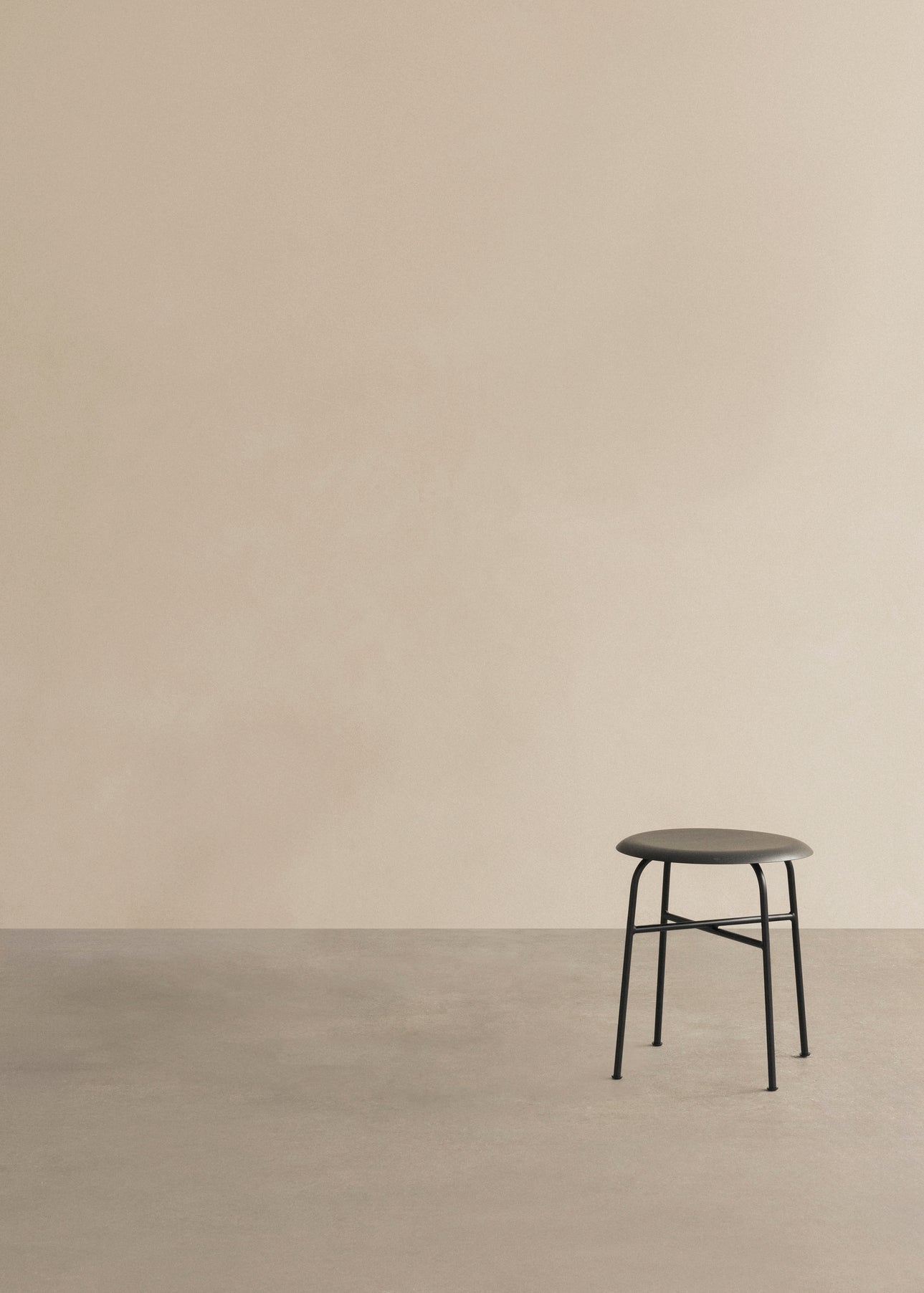 Hocker AFTEROOM beige mit Stahlbasis