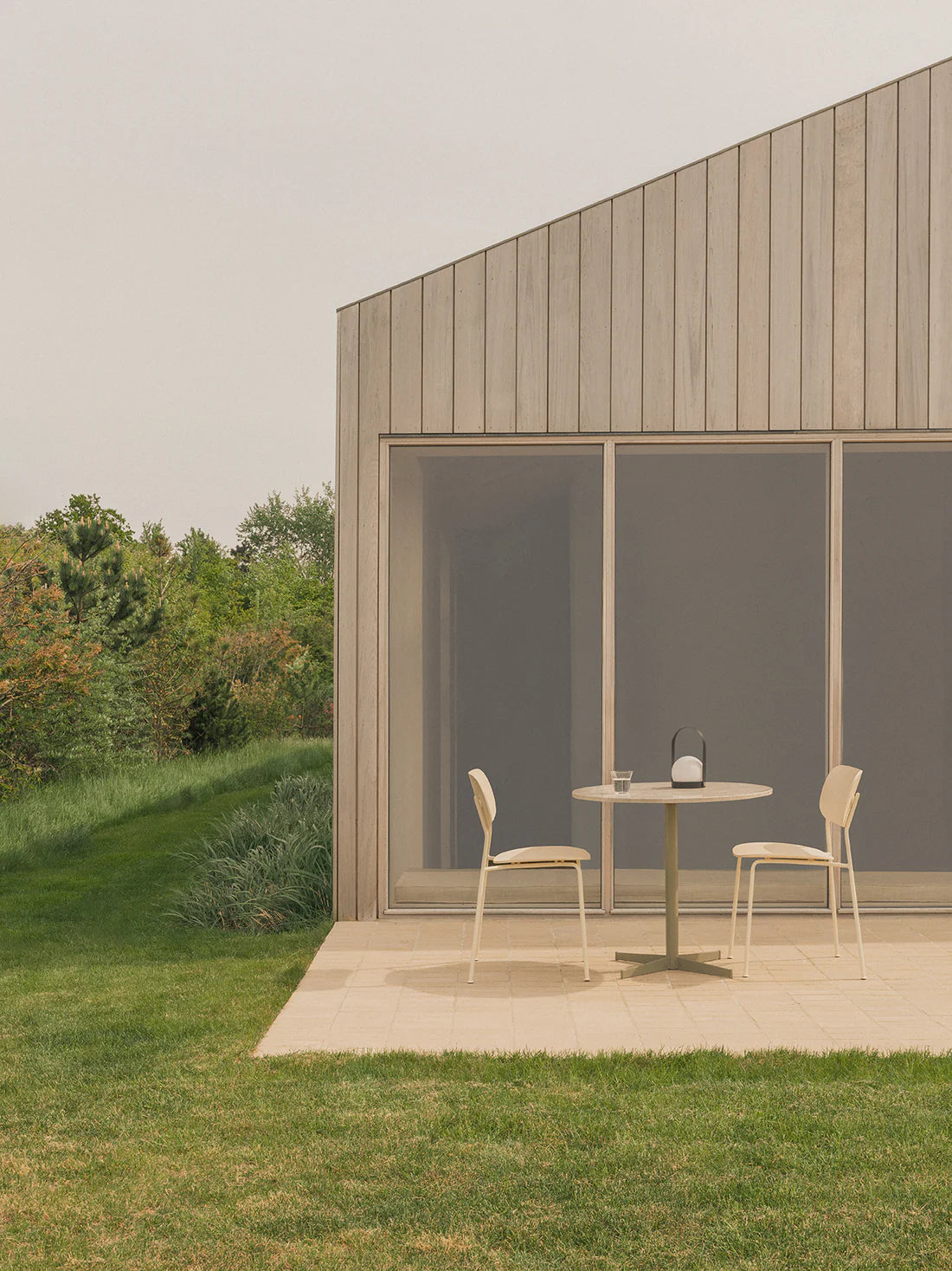 Runder Café-Tisch NOOK weißer Marmor mit cremefarbener Basis