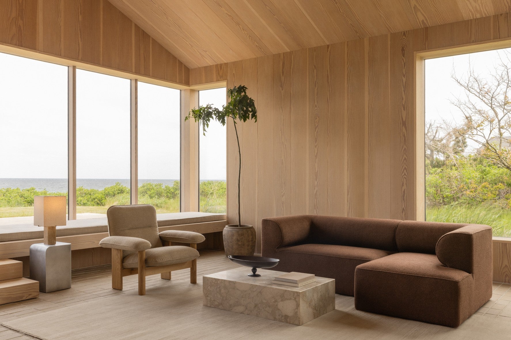 Runder Café-Tisch NOOK weißer Marmor mit cremefarbener Basis