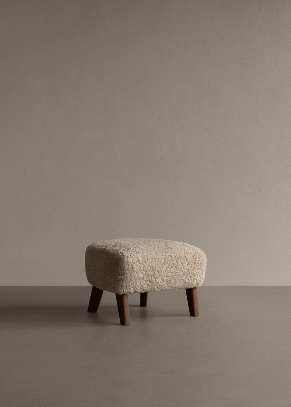 MY OWN CHAIR Ottoman sheepskin with oak base