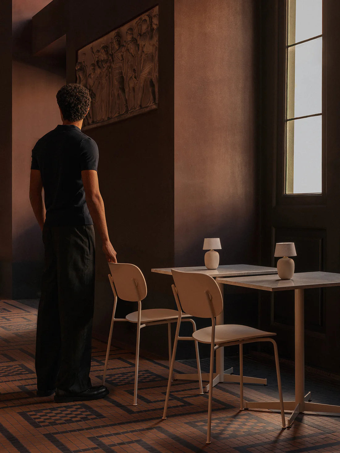 Runder Café-Tisch NOOK weißer Marmor mit cremefarbener Basis