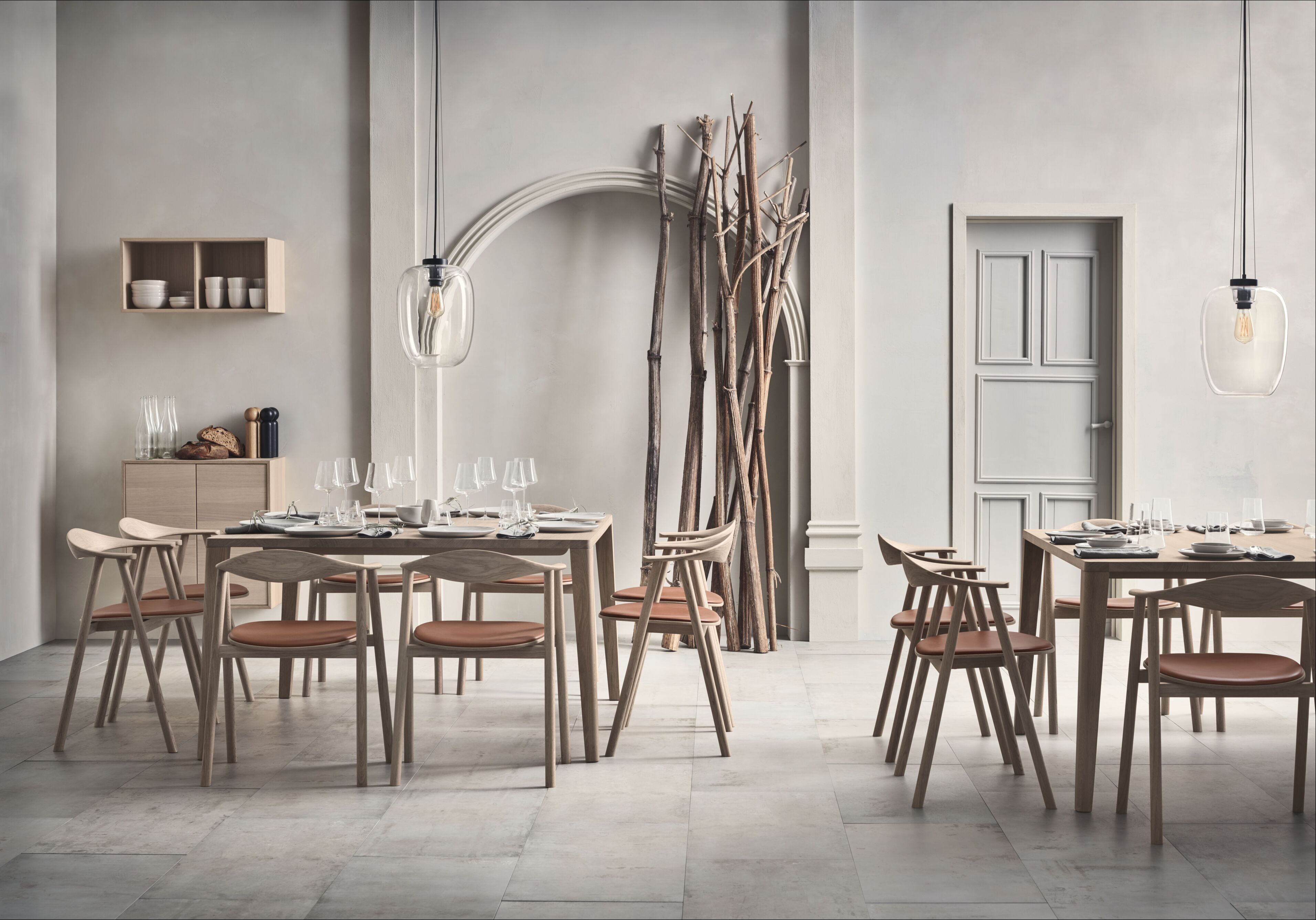 Graceful table oak wood