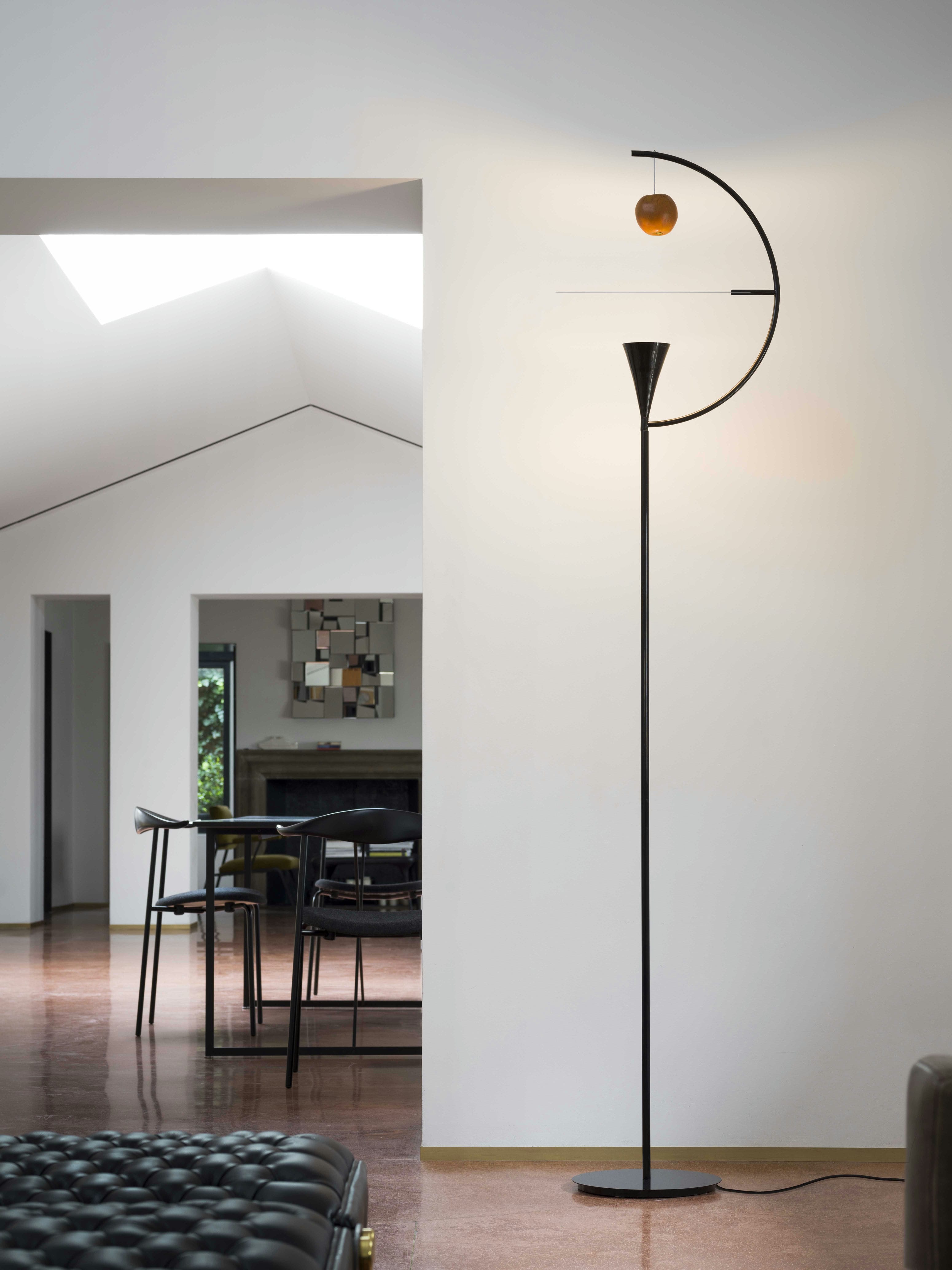 Newton floor lamp black