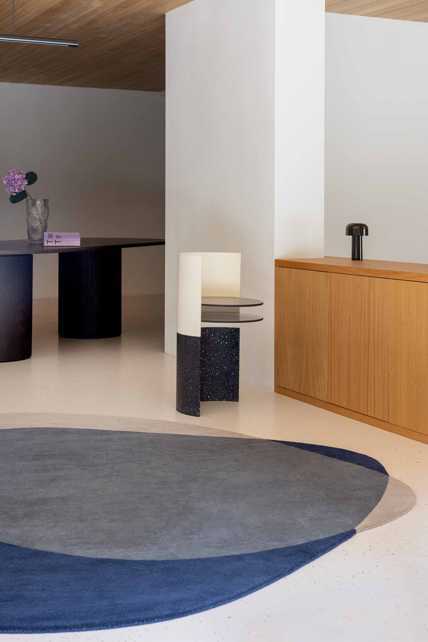 Oval rug ELEMENT ARP gray with navy blue