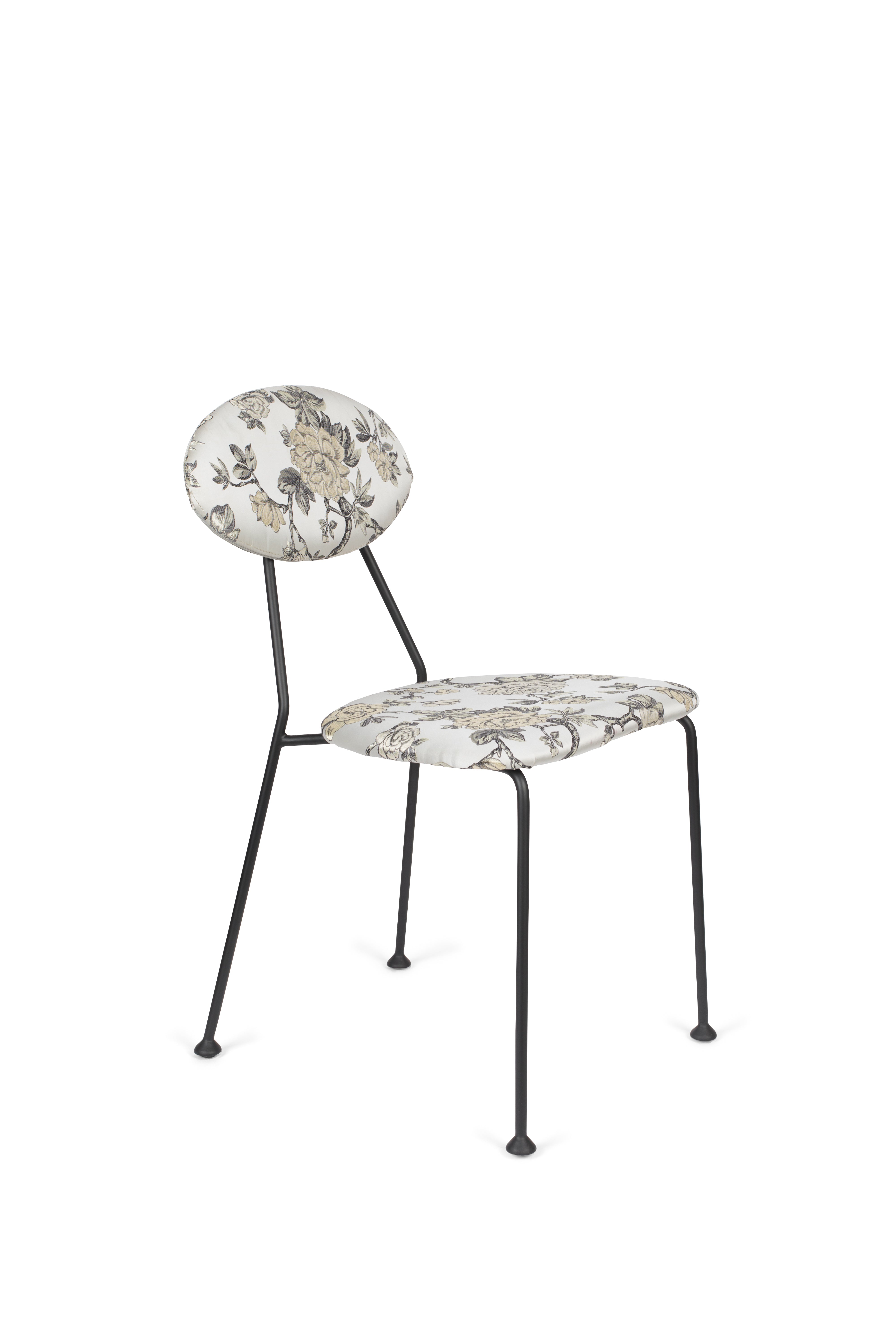 KISS THE FROGGY Chair in Broken White with Floral Pattern