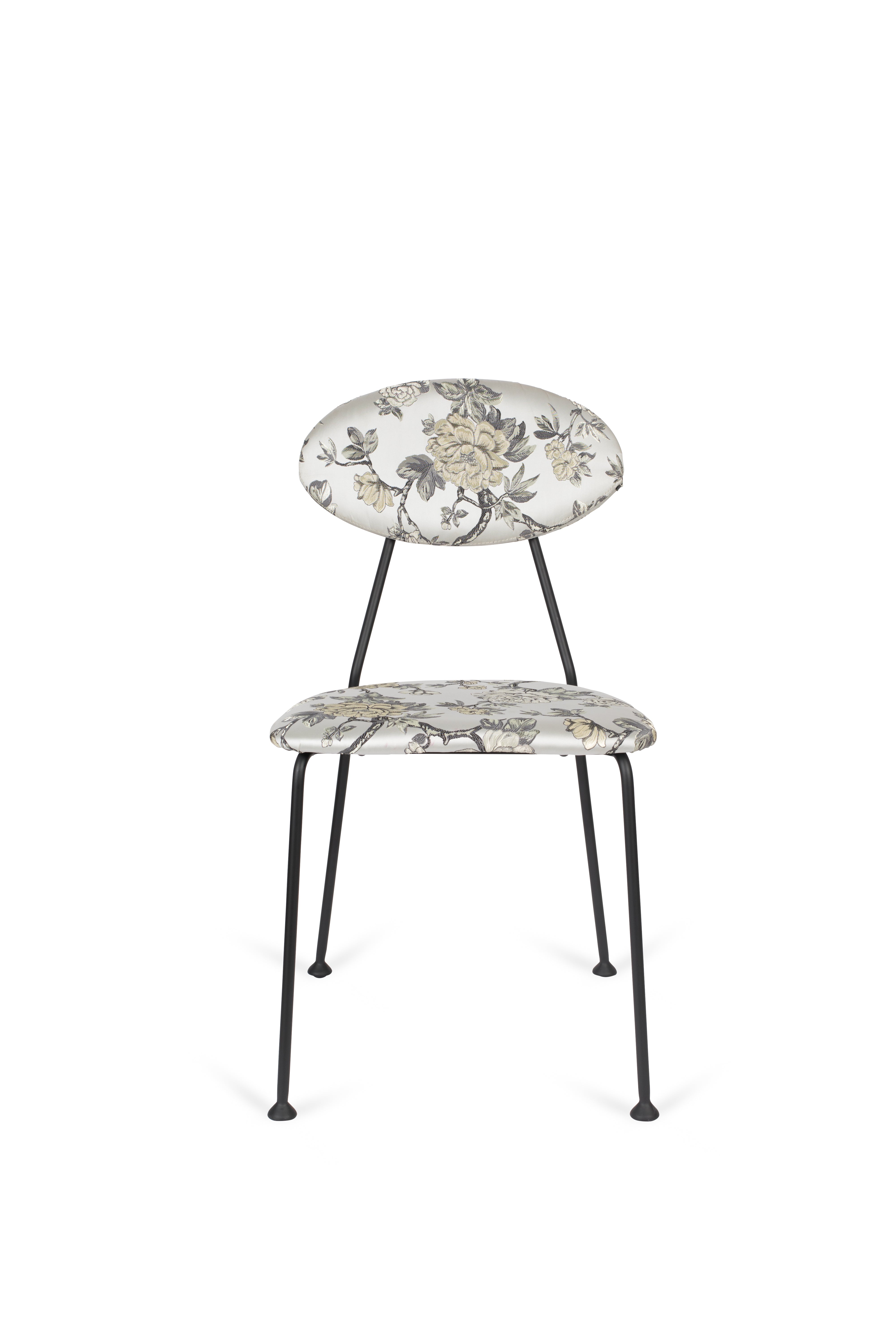 KISS THE FROGGY Chair in Broken White with Floral Pattern