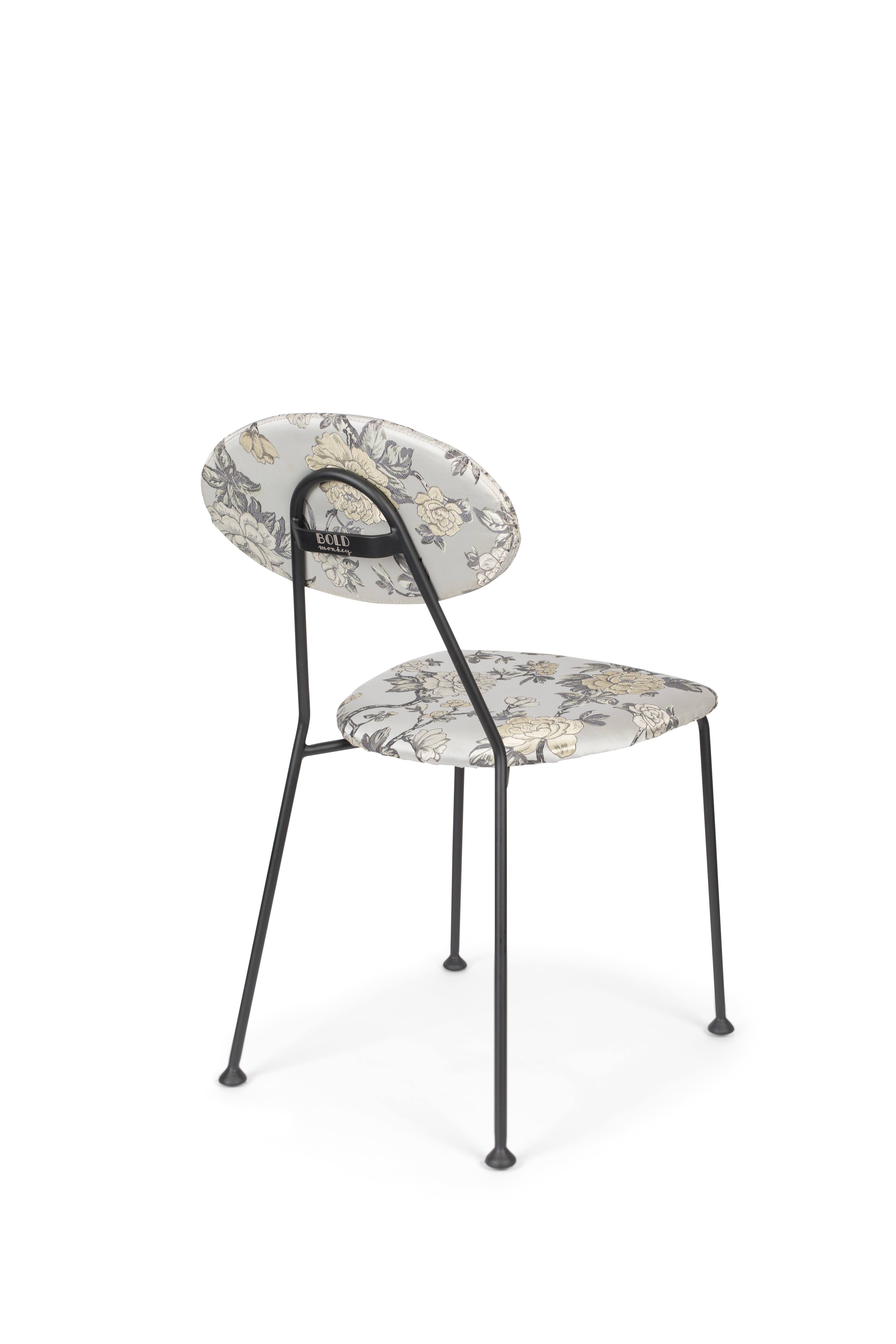 KISS THE FROGGY Chair in Broken White with Floral Pattern