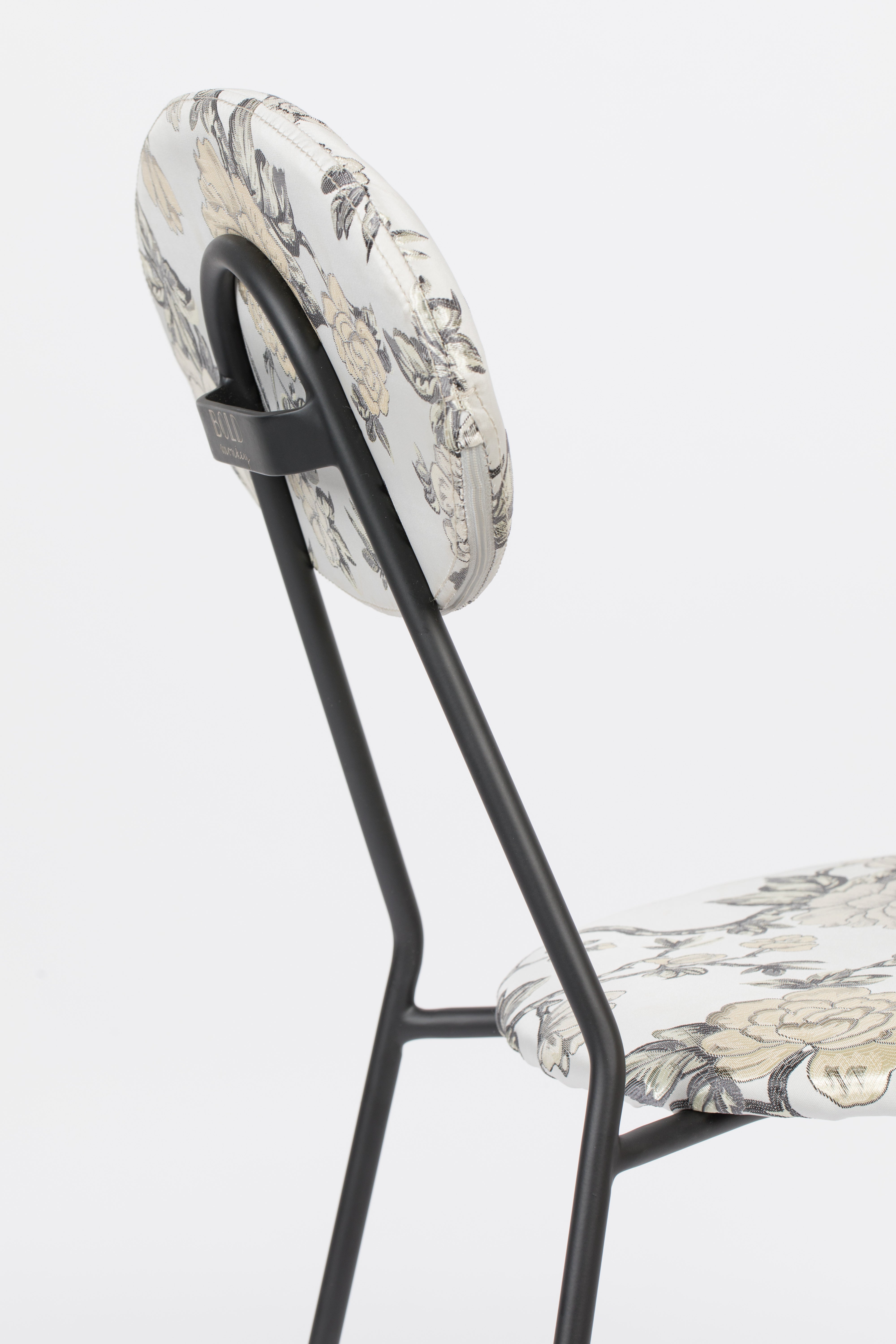 KISS THE FROGGY Chair in Broken White with Floral Pattern