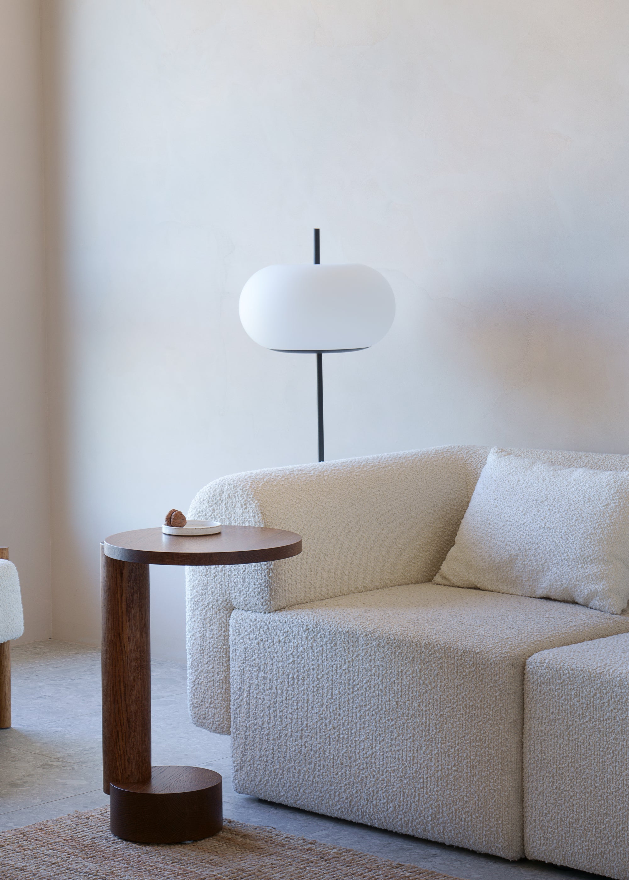 Seiten Tisch BOLD aus schwarzem Eichenholz