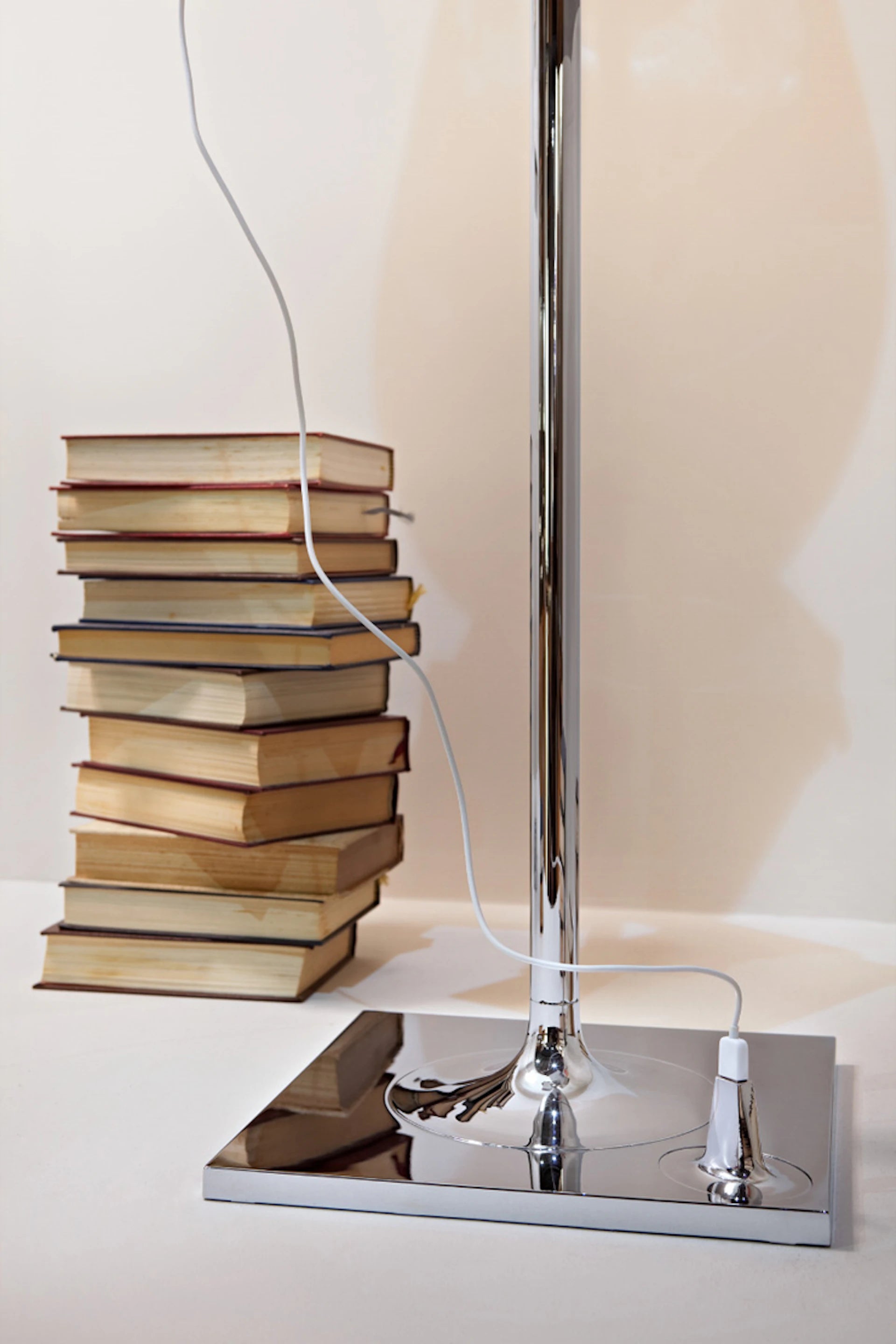 Stehlampe BIBLIOTHEQUE NATIONALE silber mit Stoffschirm