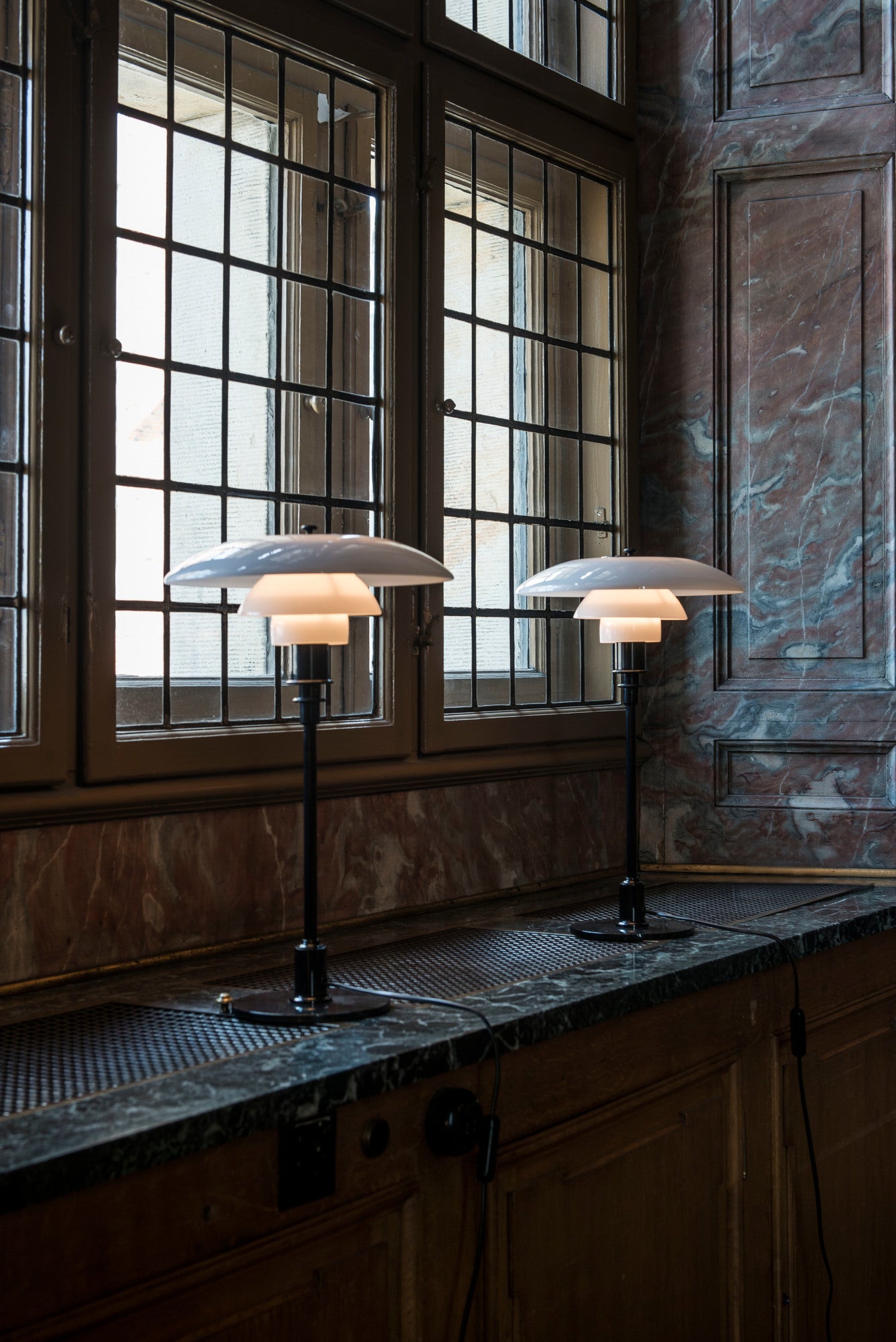 PH 3/2 table lamp white with black base