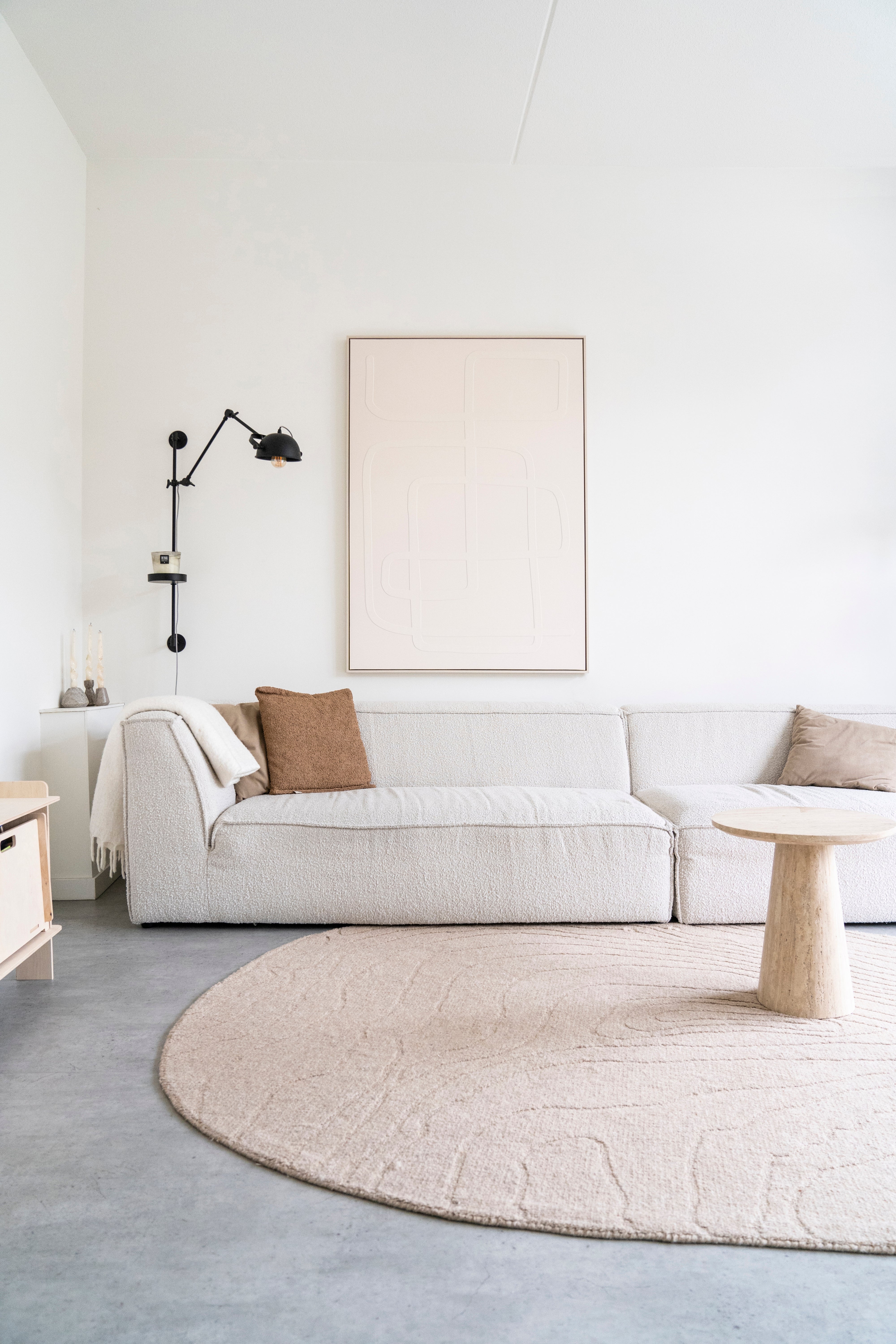 Beige oval rug PEBBLE