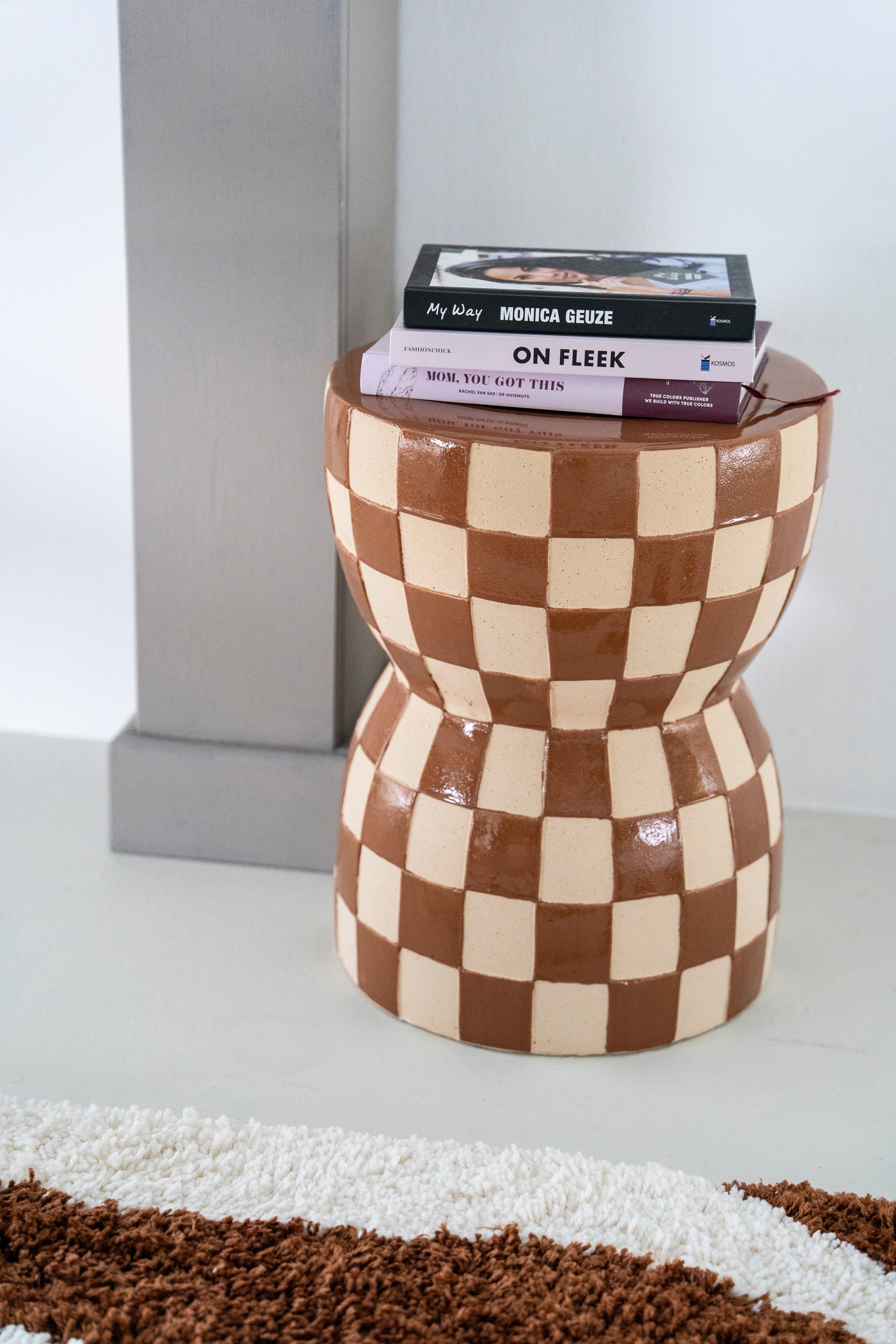 Stolik boczny BLOCSY ciepły brązowy z beżowym