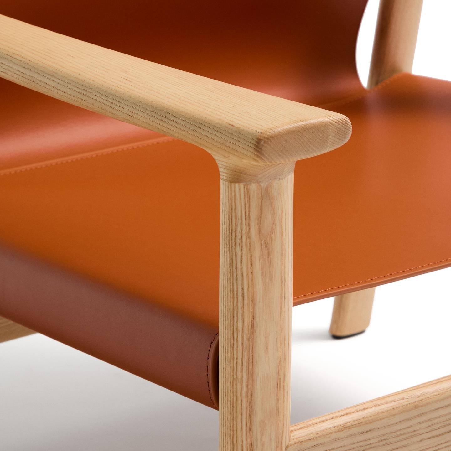 JAN armchair in light brown recycled leather with ash wood