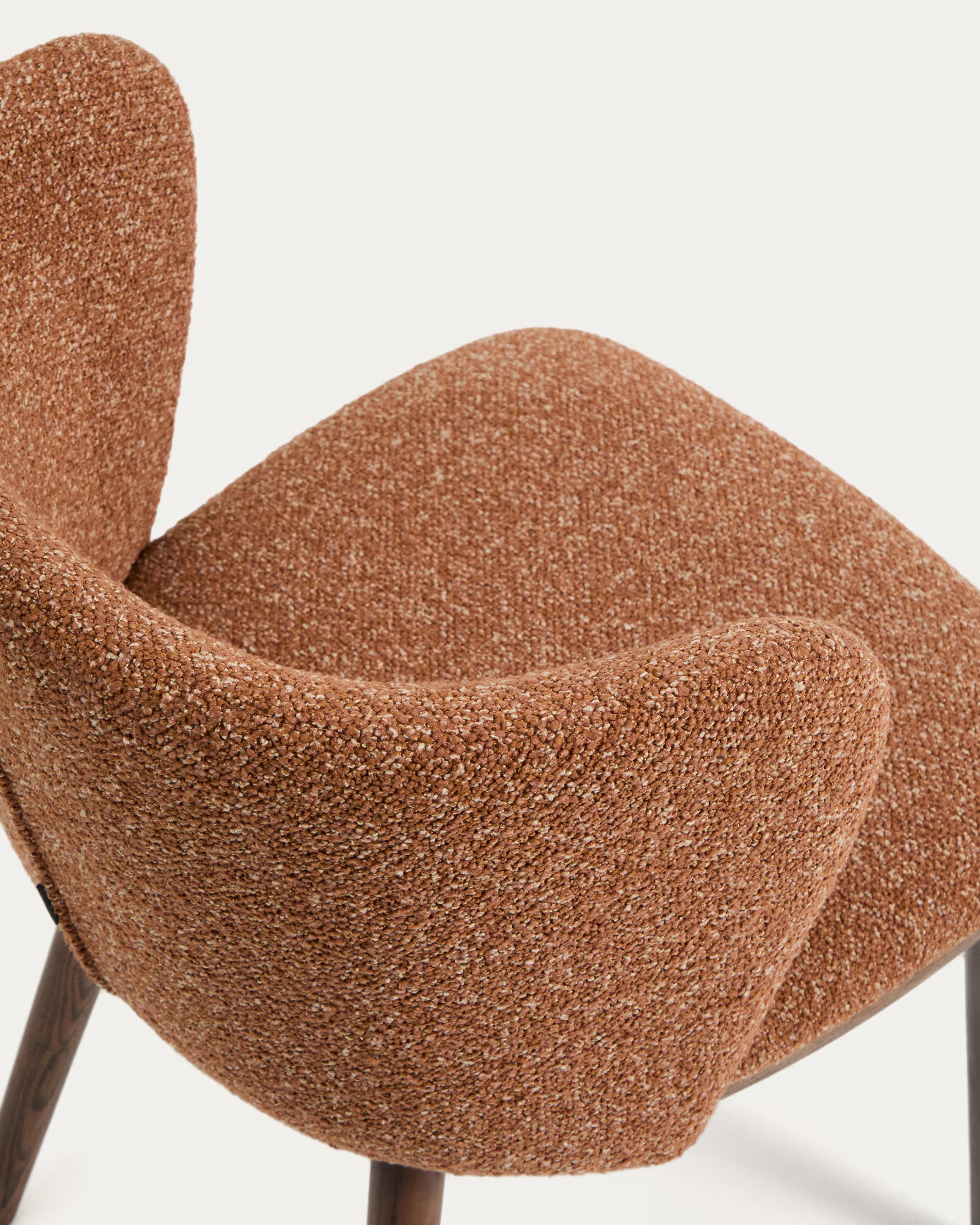 Stuhl CISELIA ziegelroter Chenille mit dunklem Eschenfuß