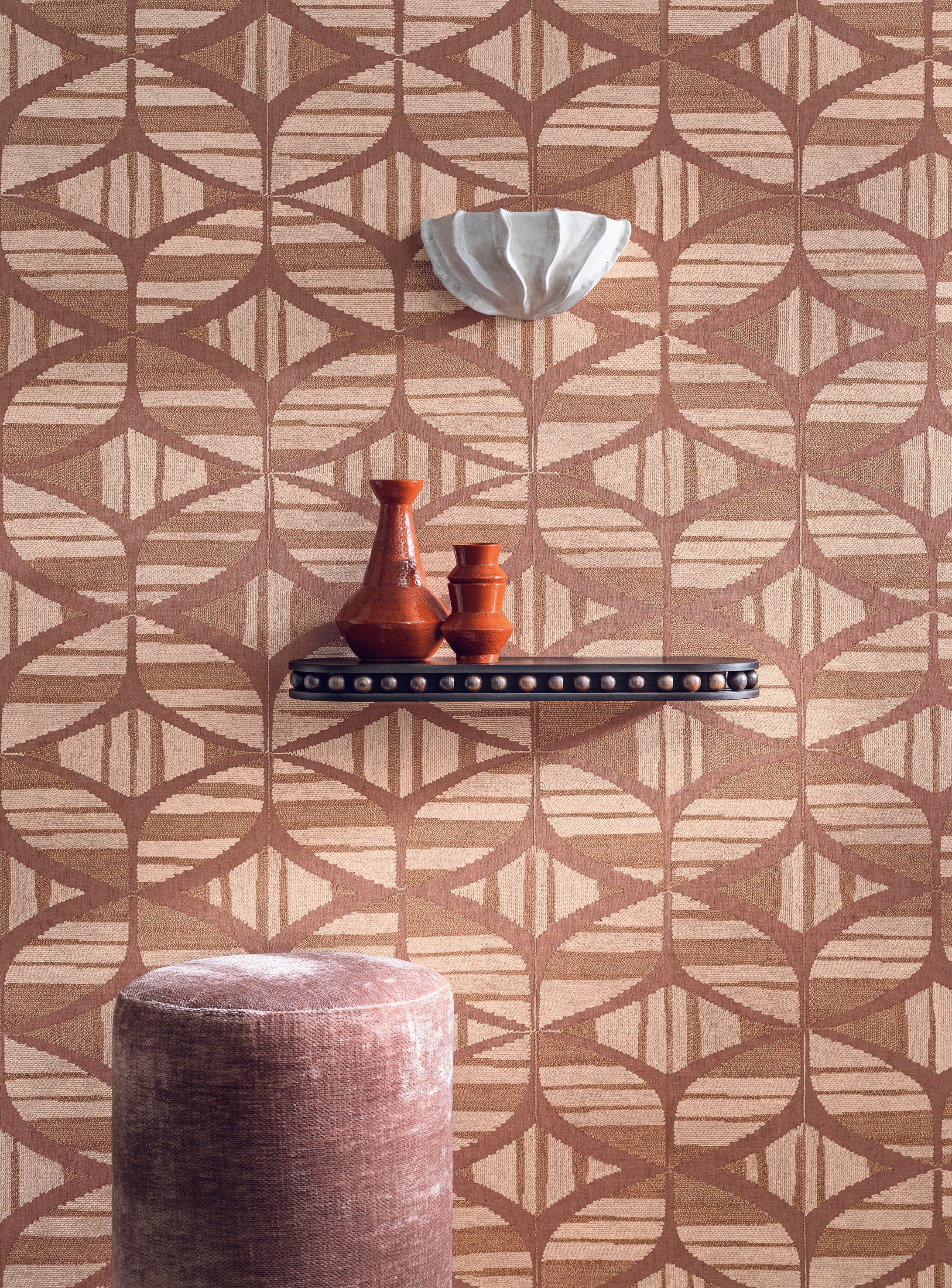Structural wallpaper imitating embroidery with geometric pattern FILANDRA orange