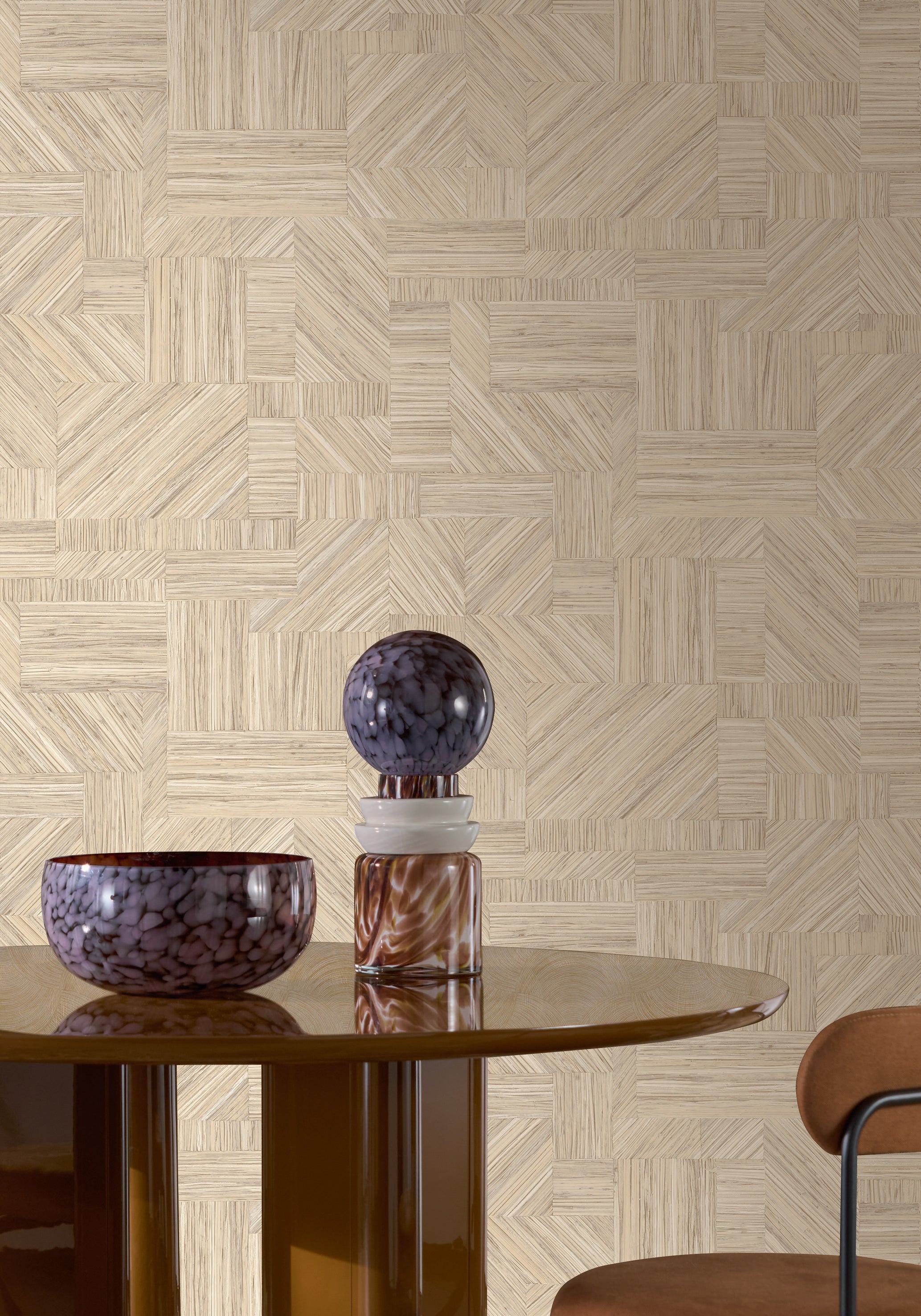Geometrische Struktur-Tapete, die einen strohähnlichen Patchwork-Look imitiert - IMBRICATION - PAILLE dunkelbeige