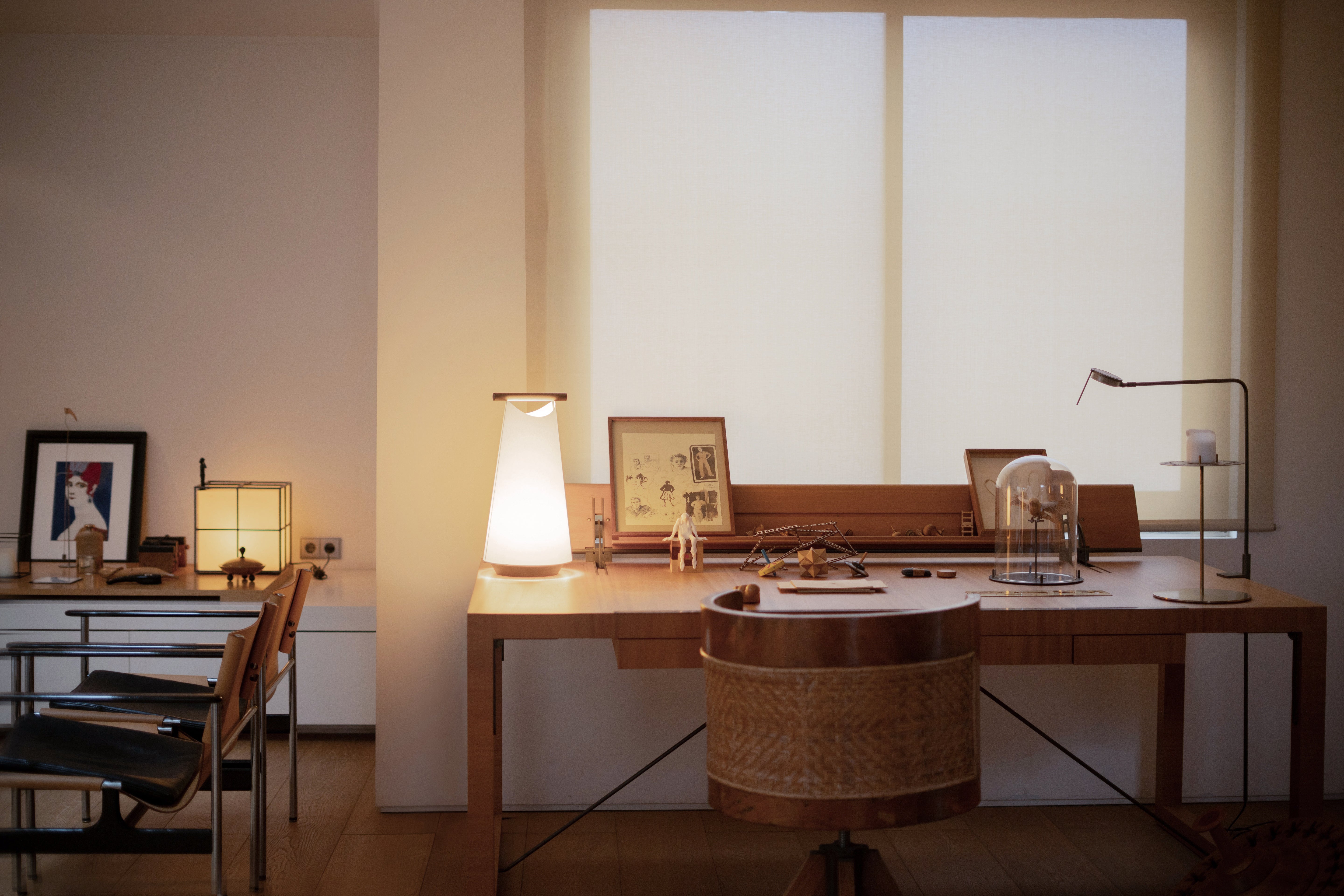 CATAY Table Lamp in White with Black Ash Wood