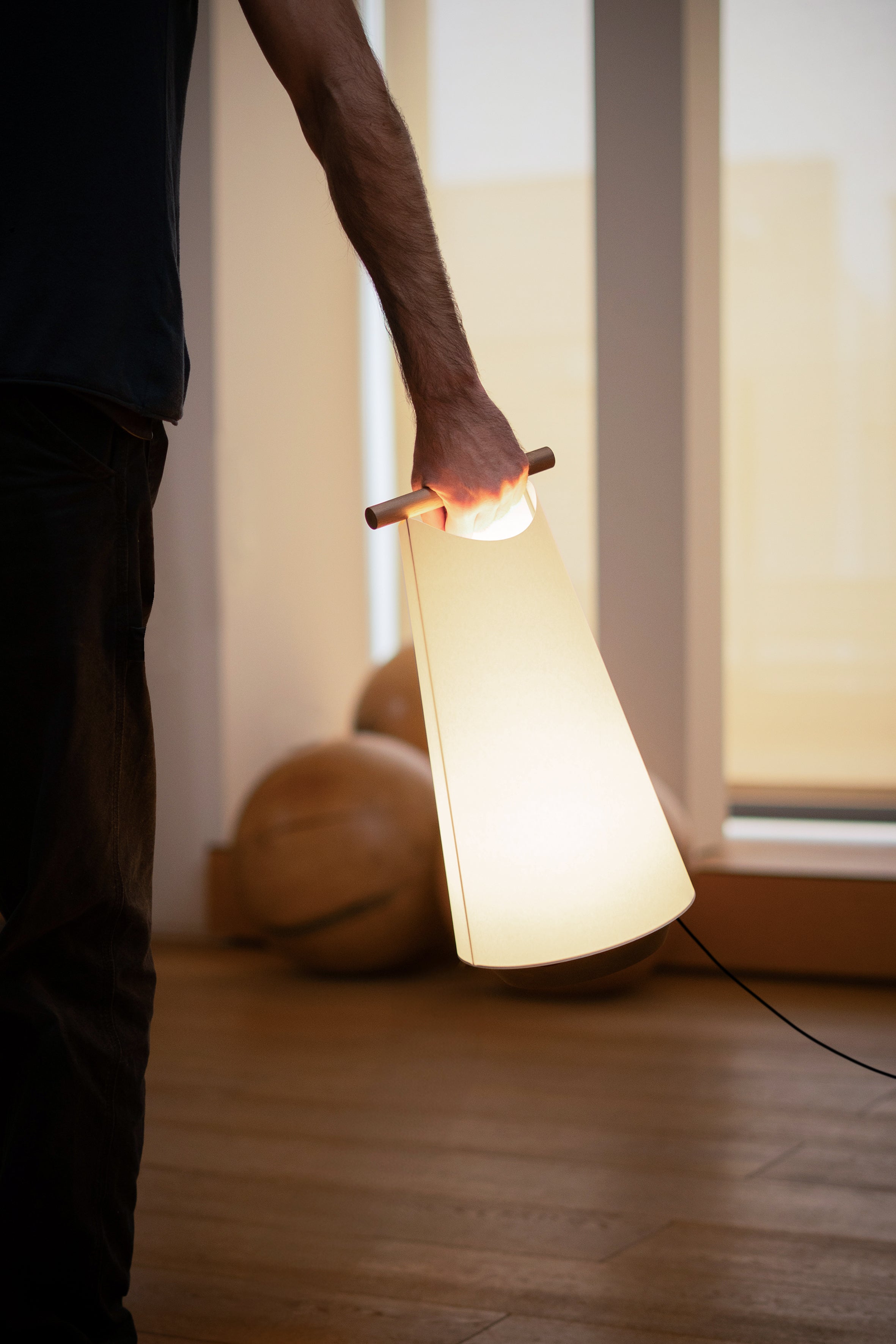 CATAY Table Lamp in White with Black Ash Wood
