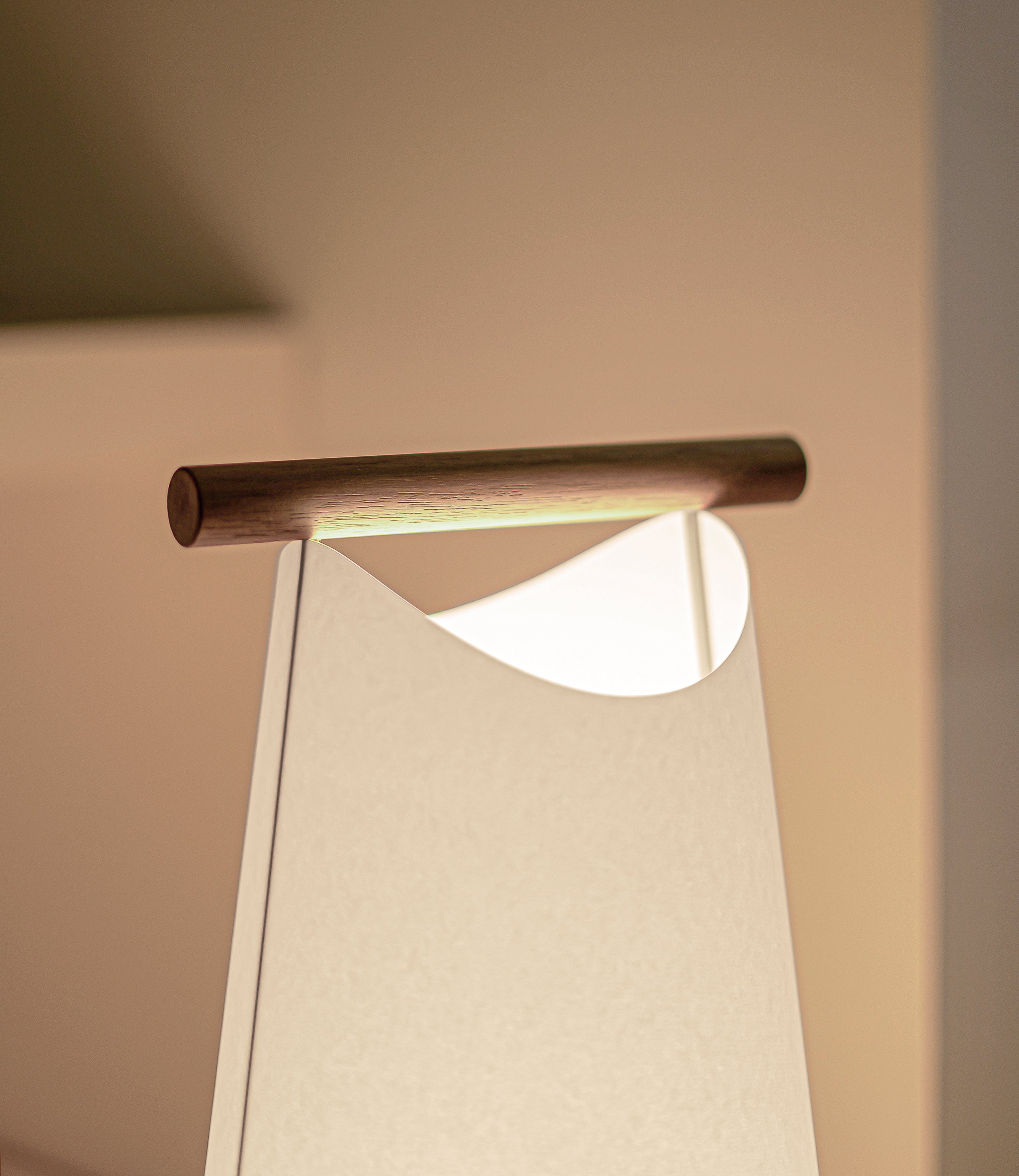 CATAY Table Lamp in White with Black Ash Wood