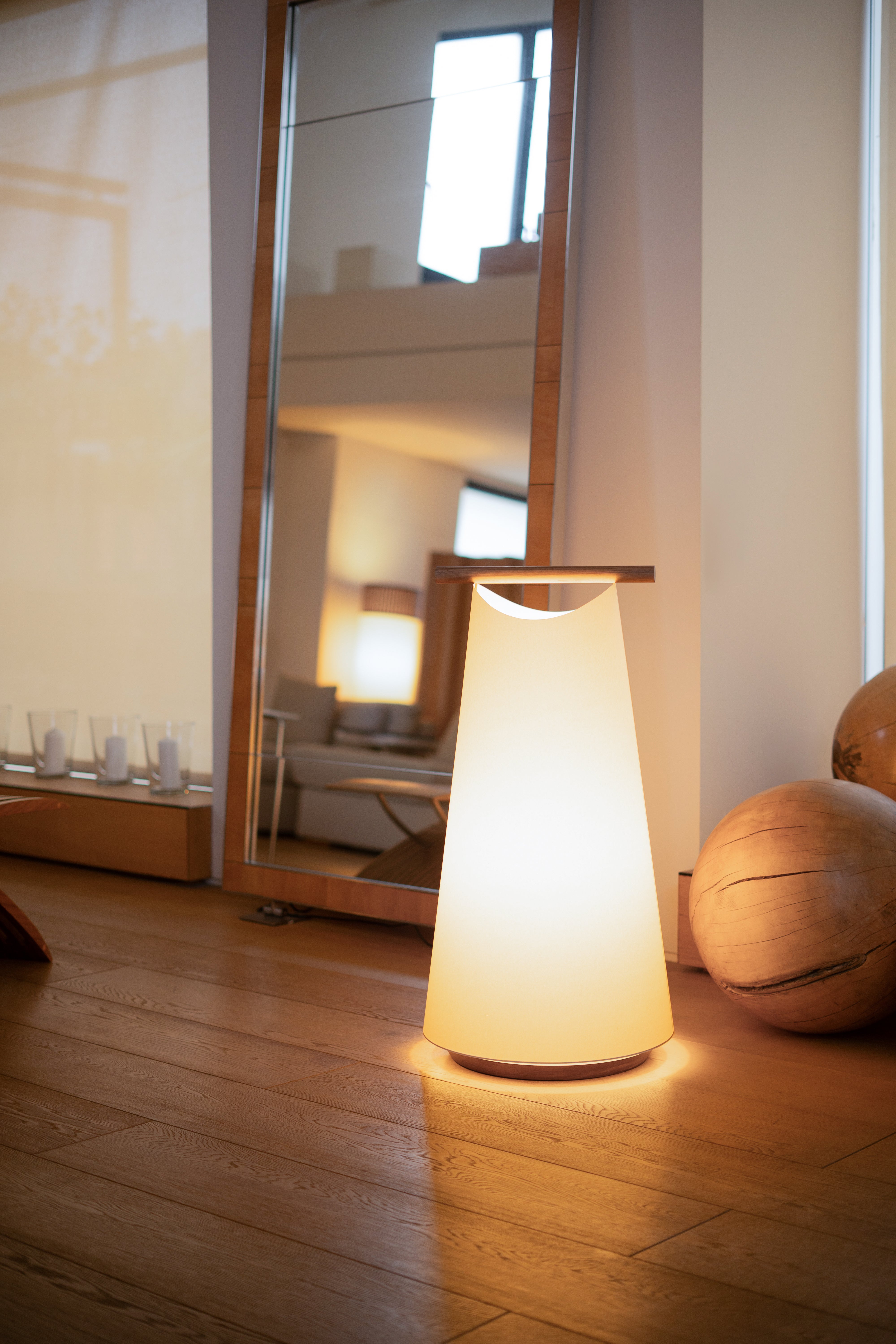 CATAY Floor Lamp in White with Walnut Wood