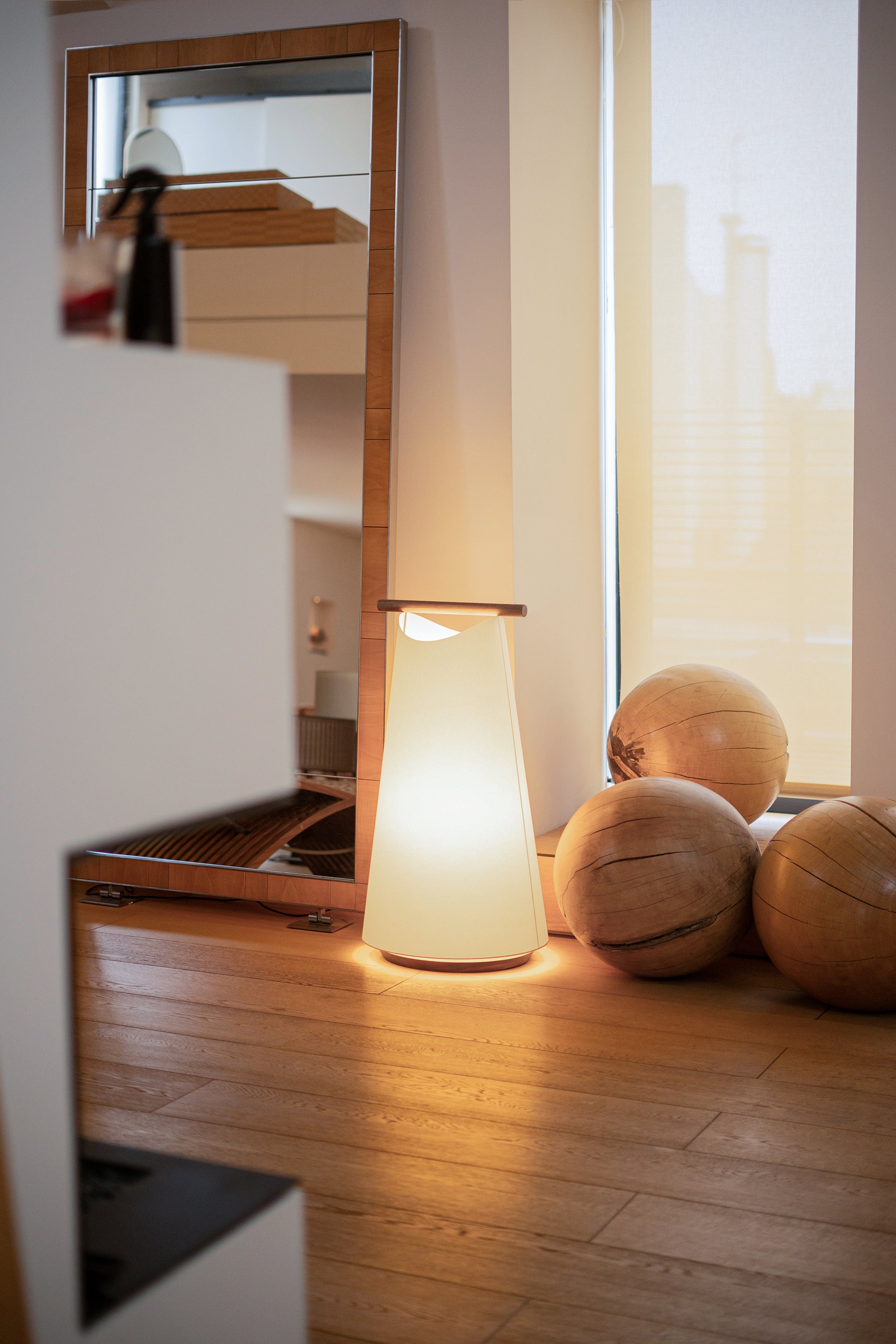 CATAY Floor Lamp in White with Walnut Wood