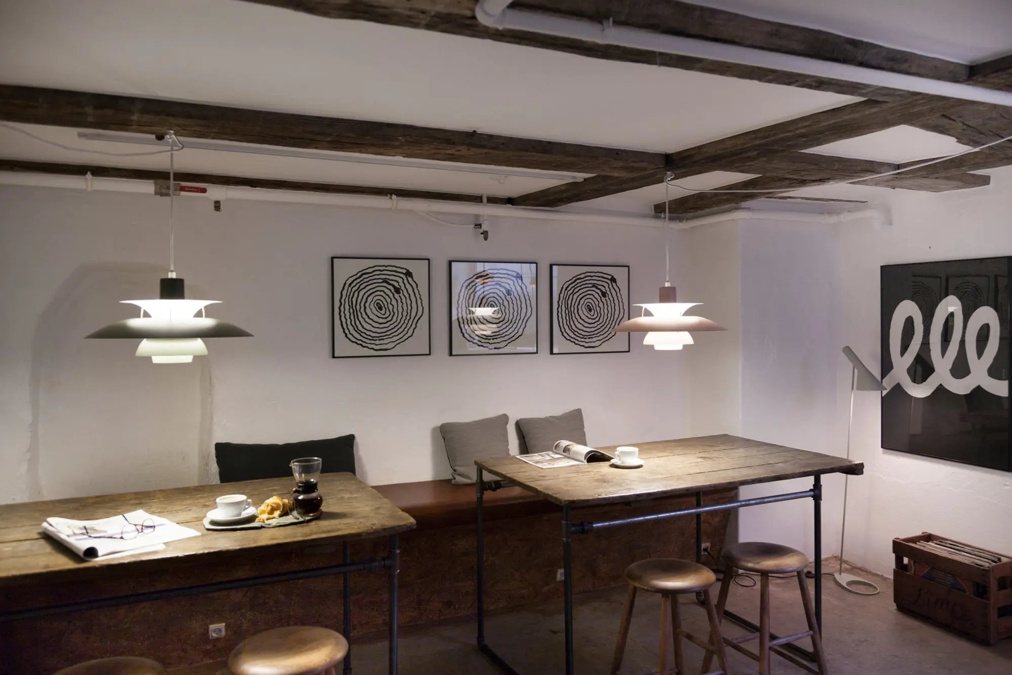Lampa podłogowa AJ biały – Louis Poulsen