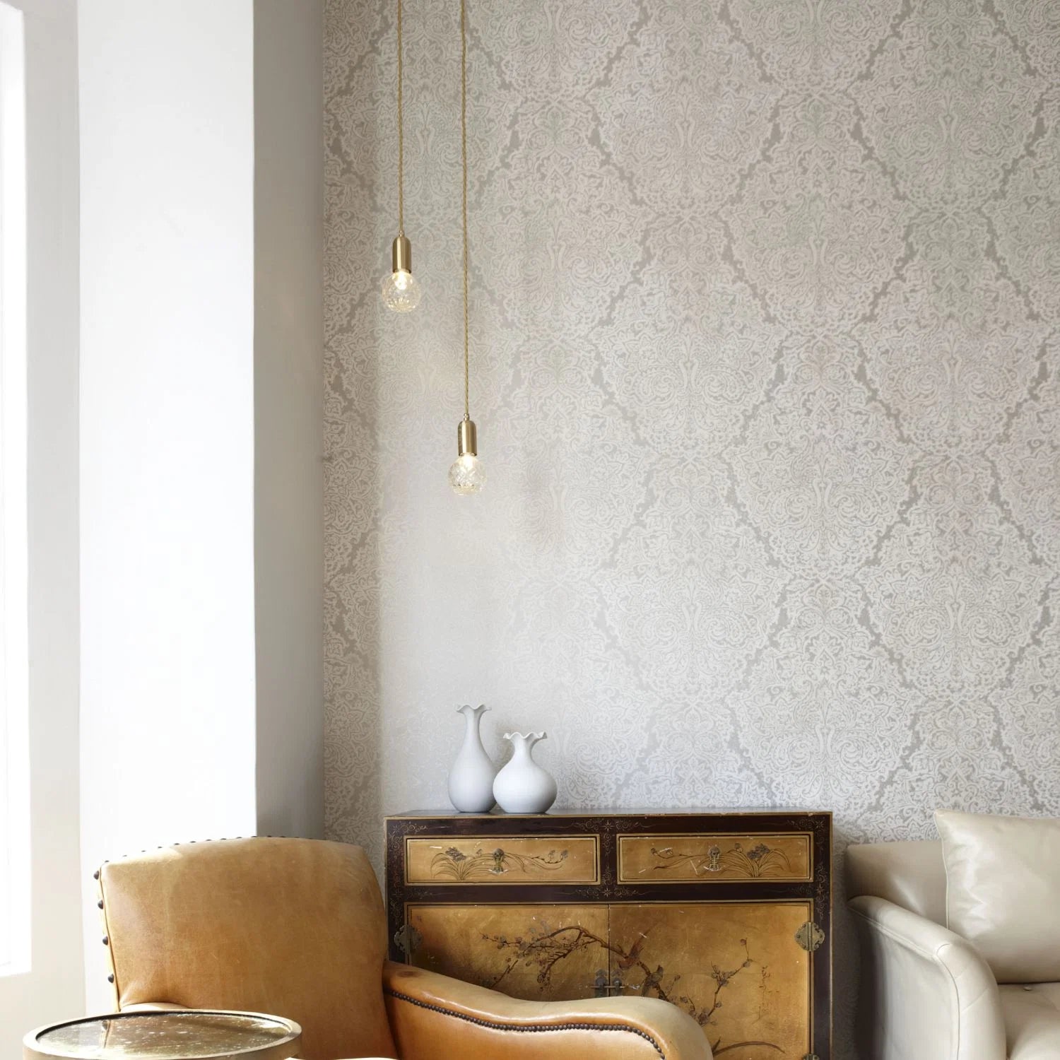 Pendelleuchte CRYSTAL BULB aus Kristallglas mit messingfarbener Oberfläche