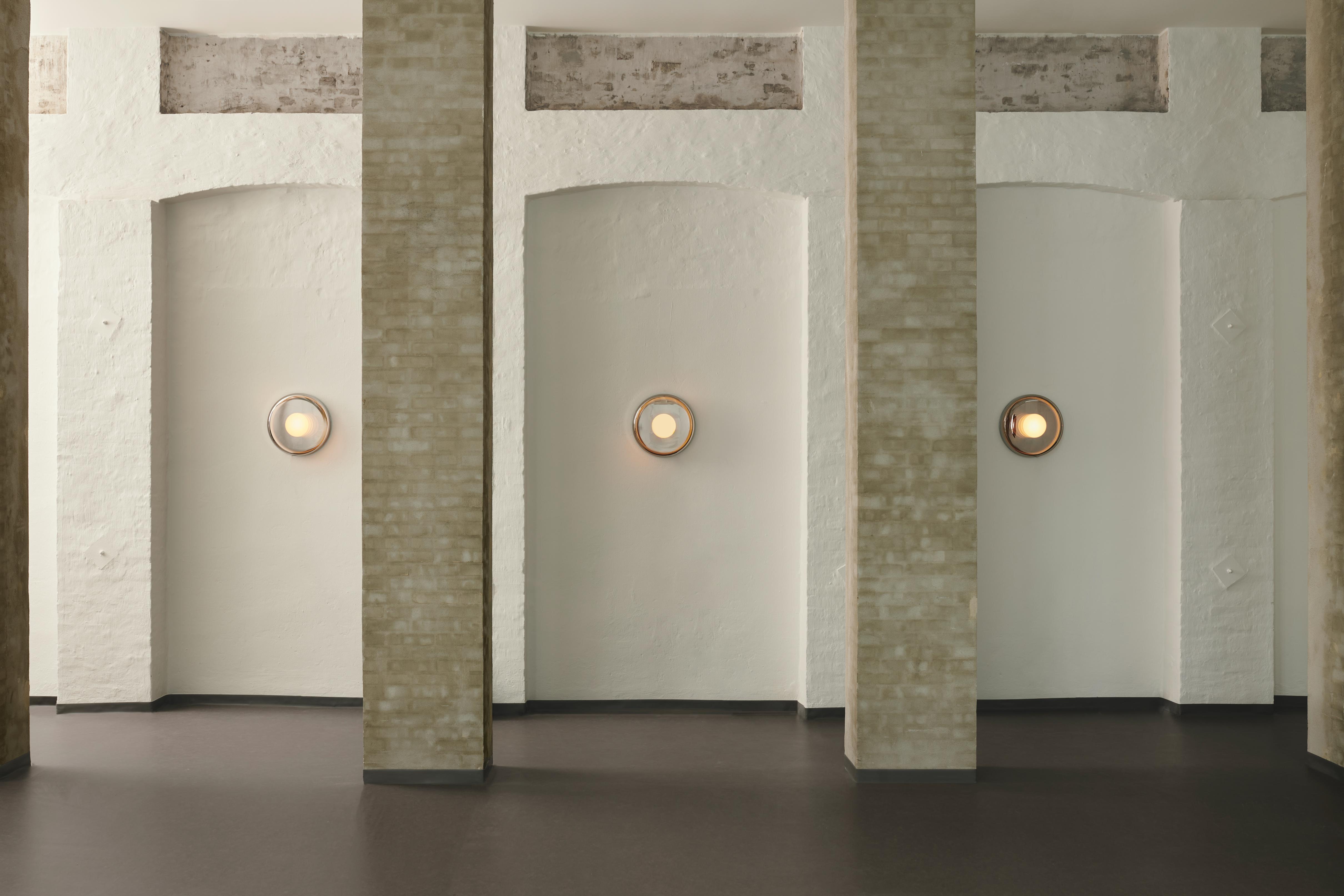 Wandleuchte ENDLESS mit beschichtetem Glas