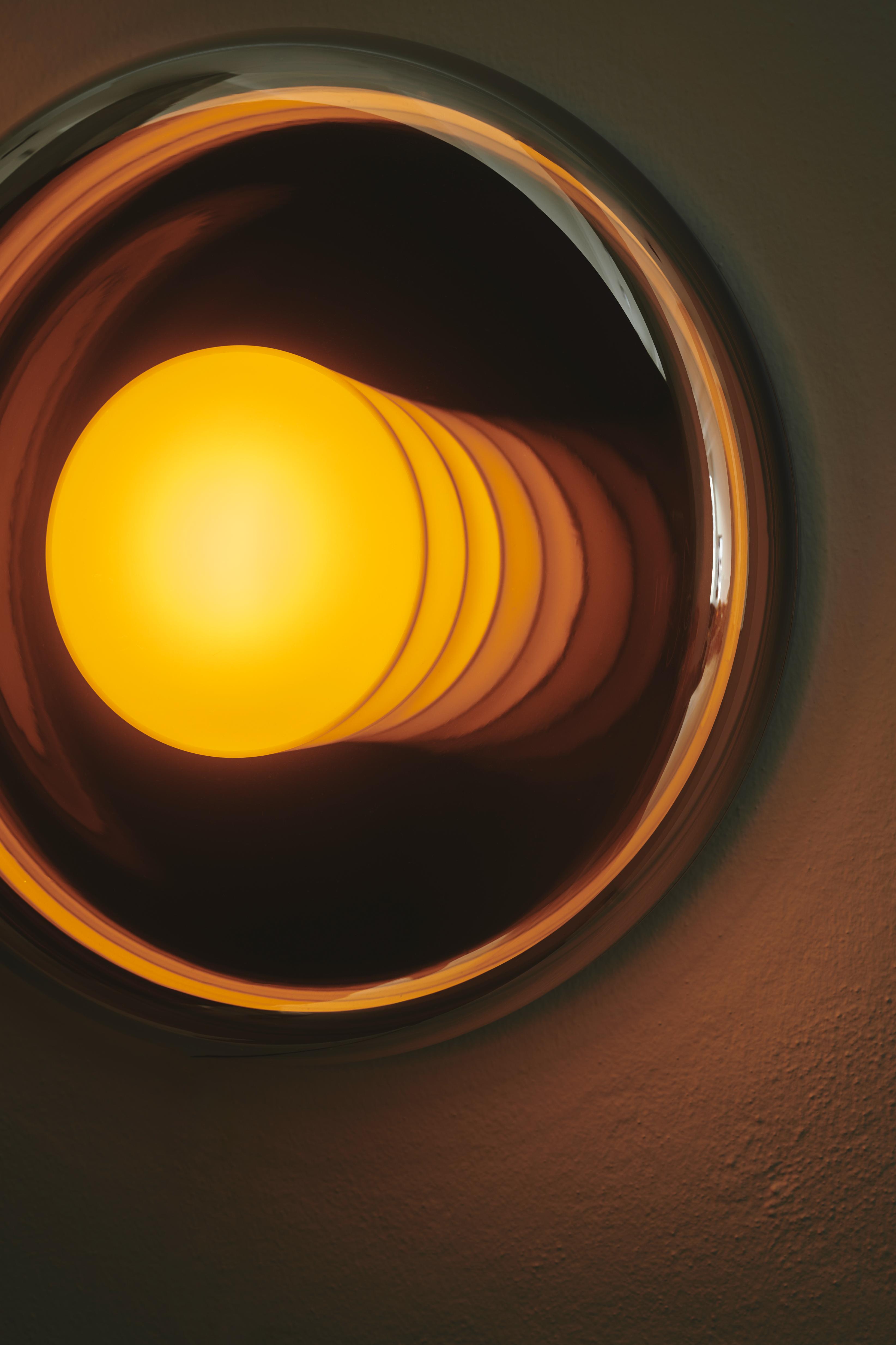 Wandleuchte ENDLESS mit beschichtetem Glas