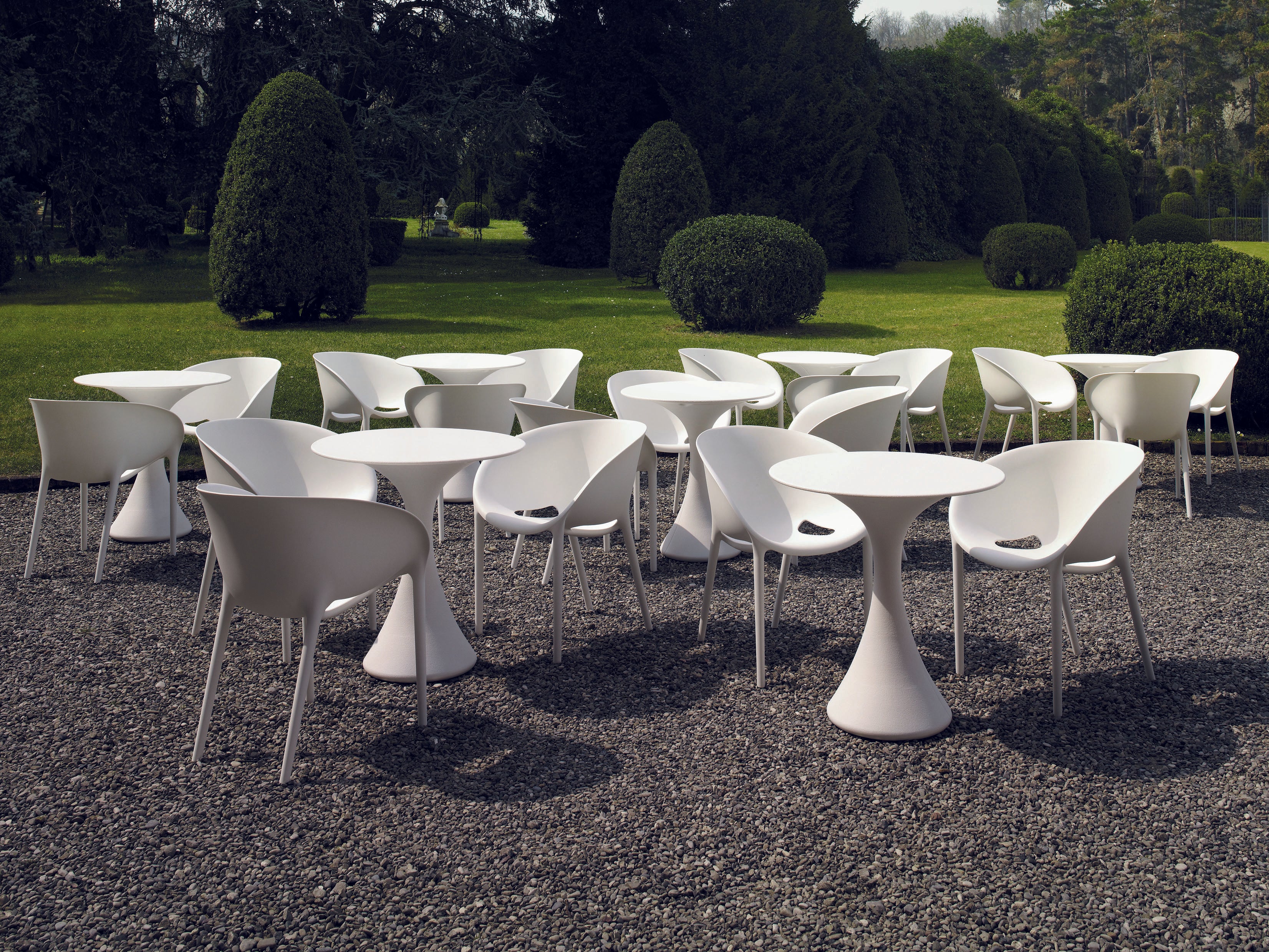 Kissi White Kissi Cafe Tisch