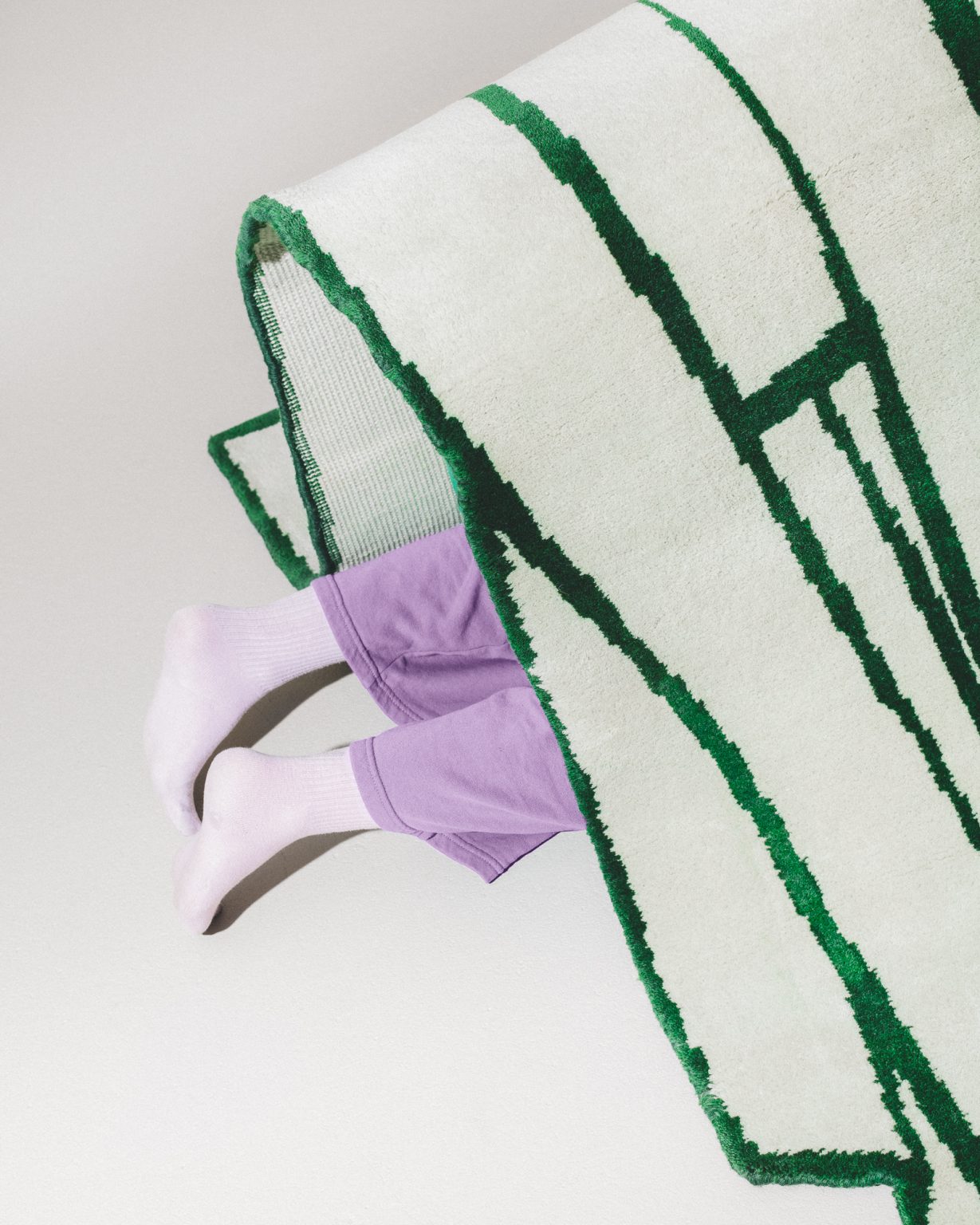 Asymmetrical decorative rug CONTOUR green