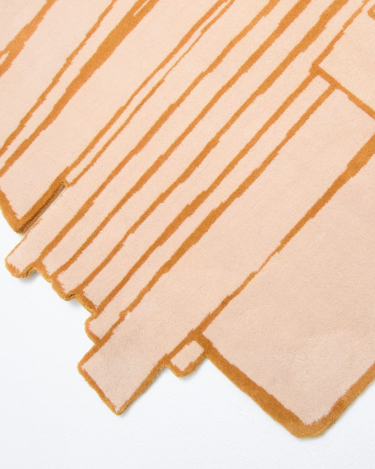 Asymmetrischer dekorativer Teppich CONTOUR lachsrosa