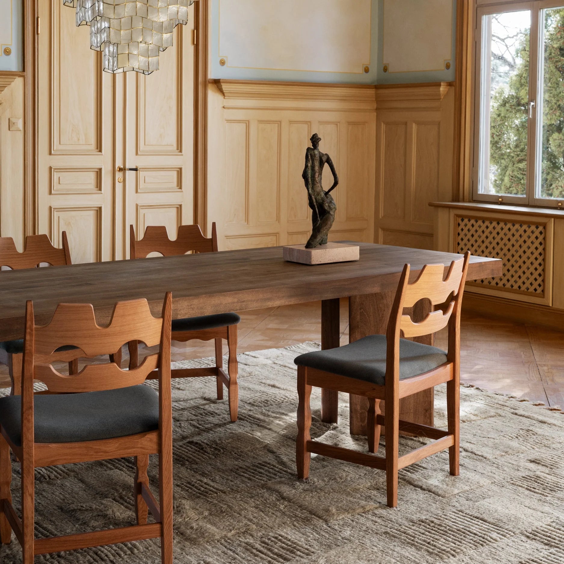 Stuhl RAZOR blau mit Eichenbasis