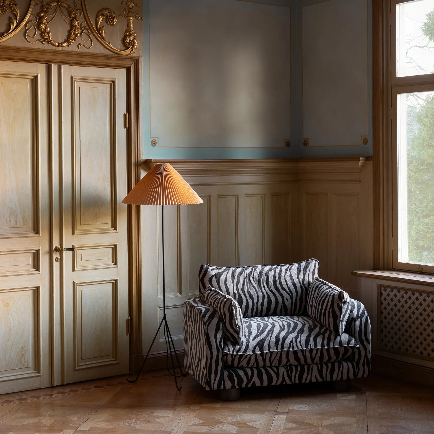 MILES LOVESEAT zebra chair