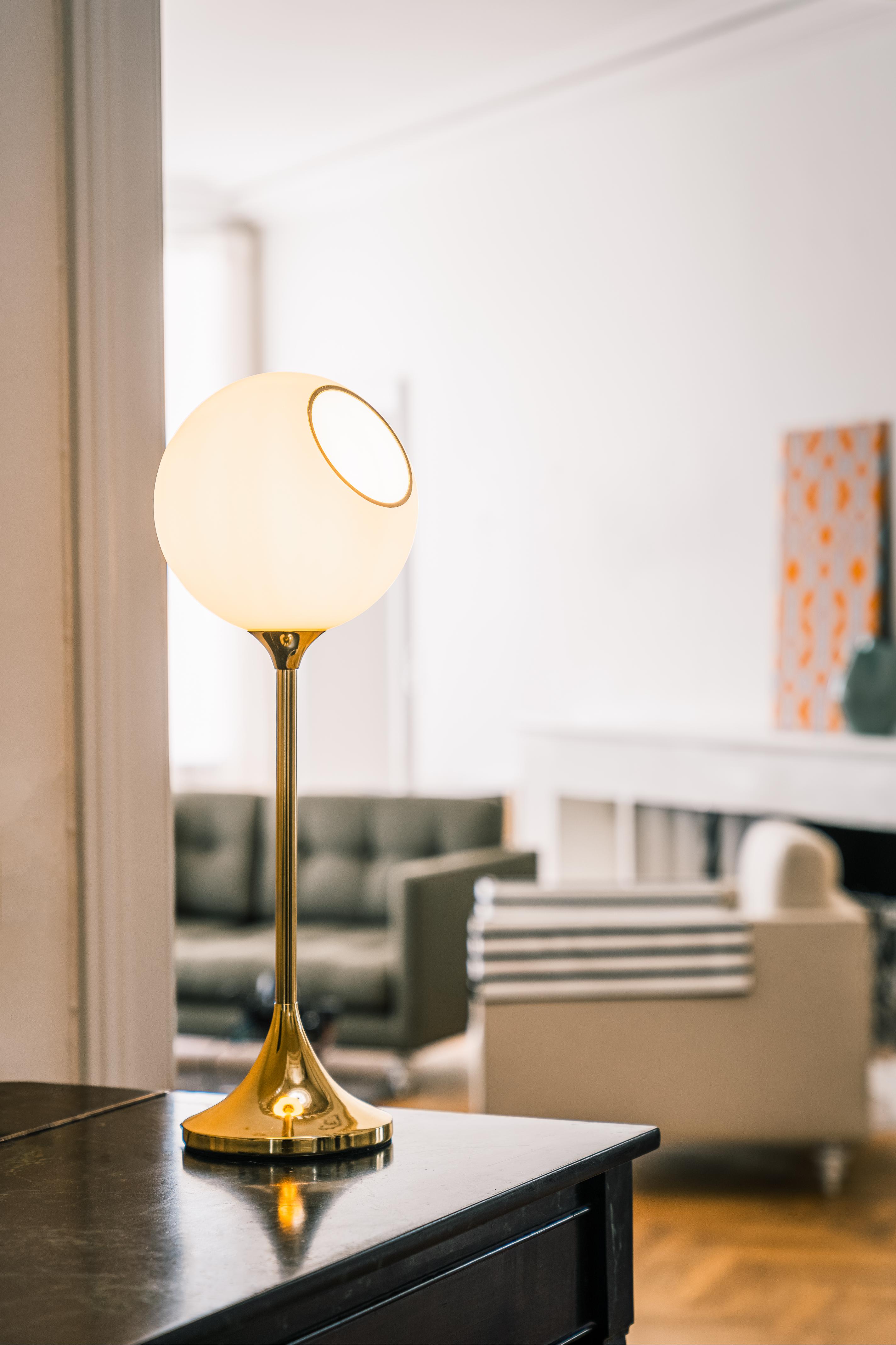 BALLROOM table lamp white with a gold base