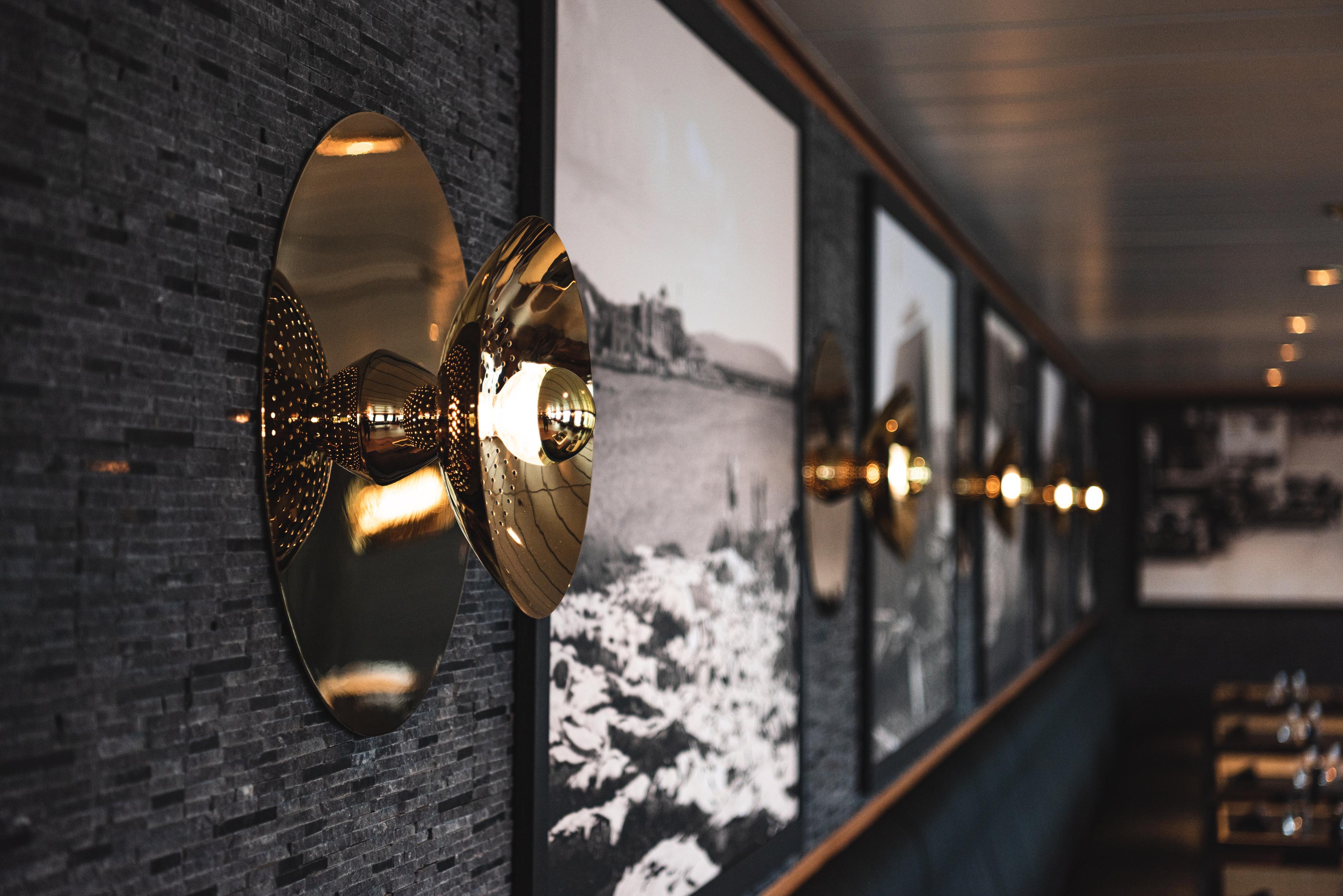 WANTED Wall Lamp Gold