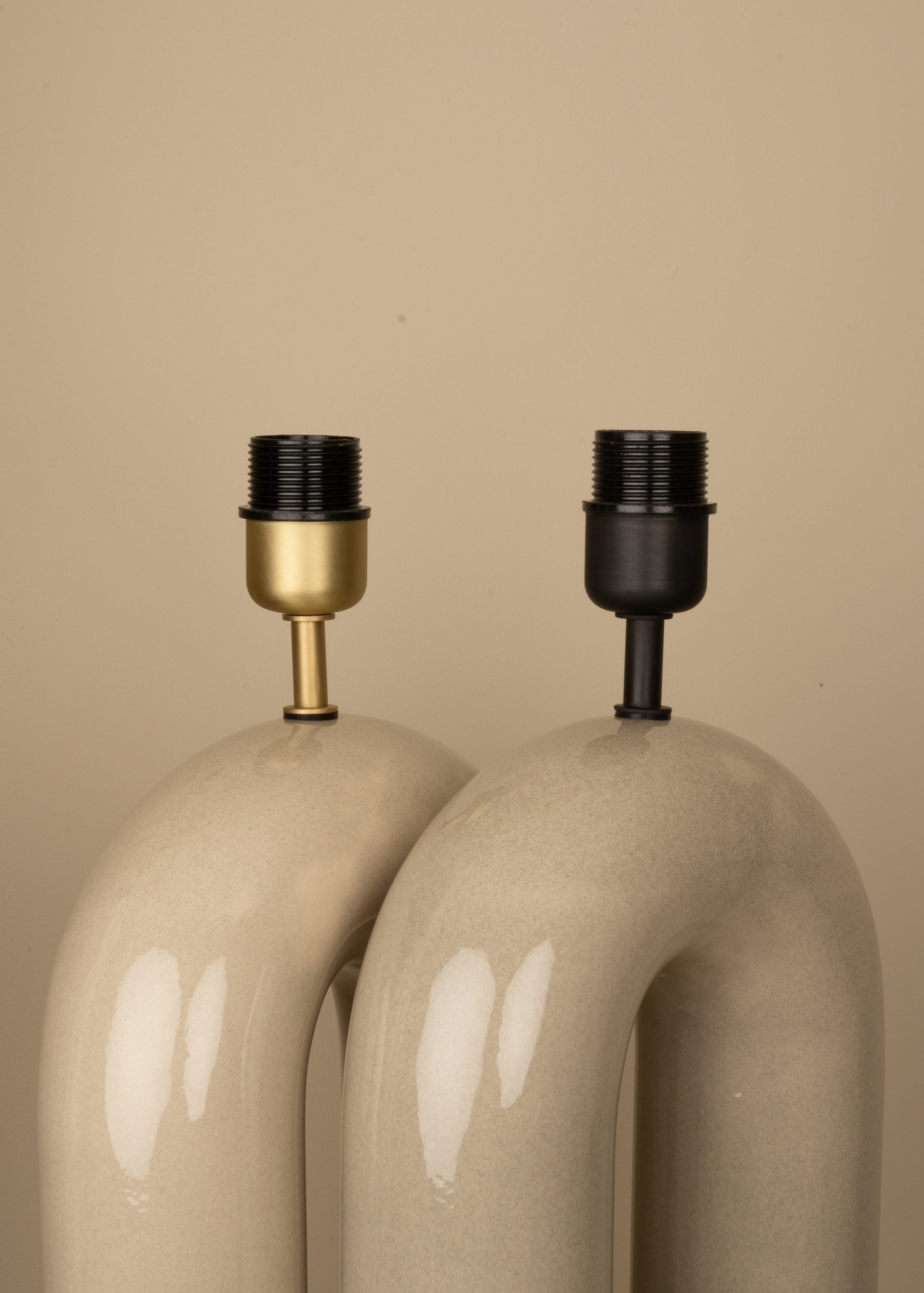 Tischlampe aus Keramik ARKO sandfarben