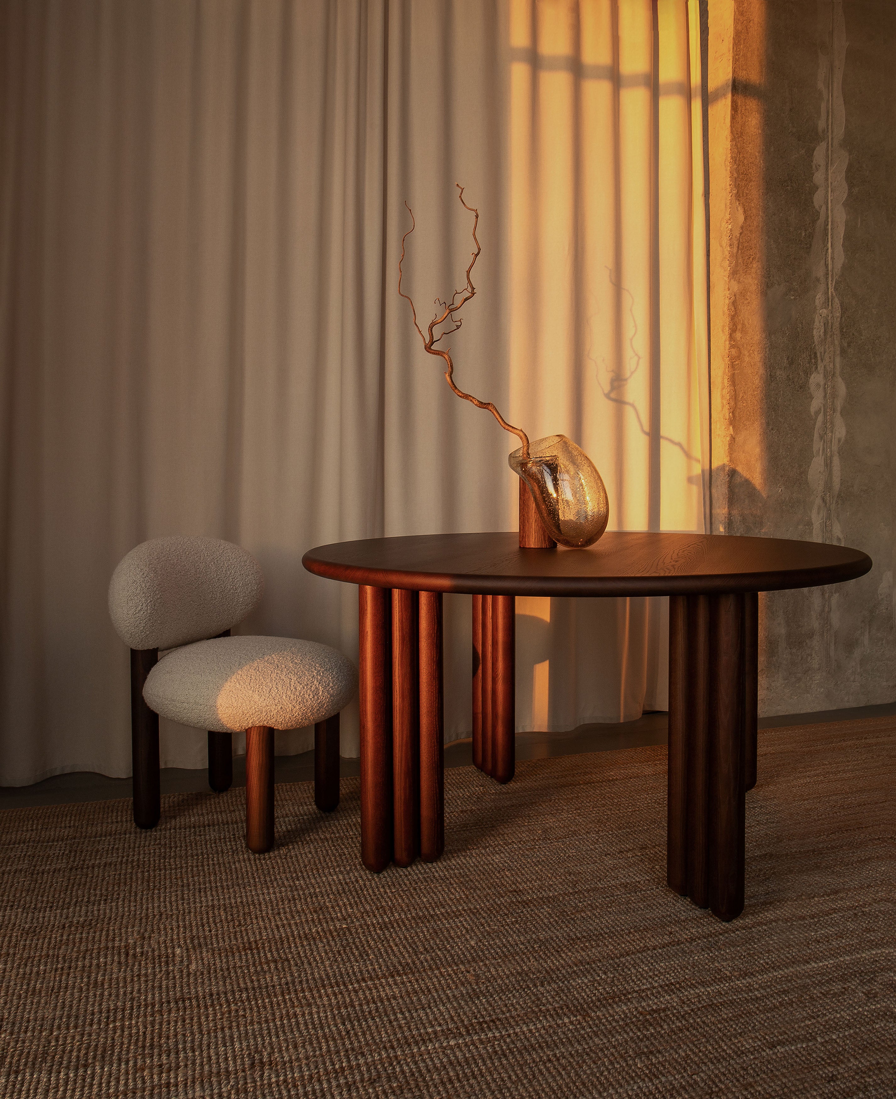 FLOCK round table black ash wood