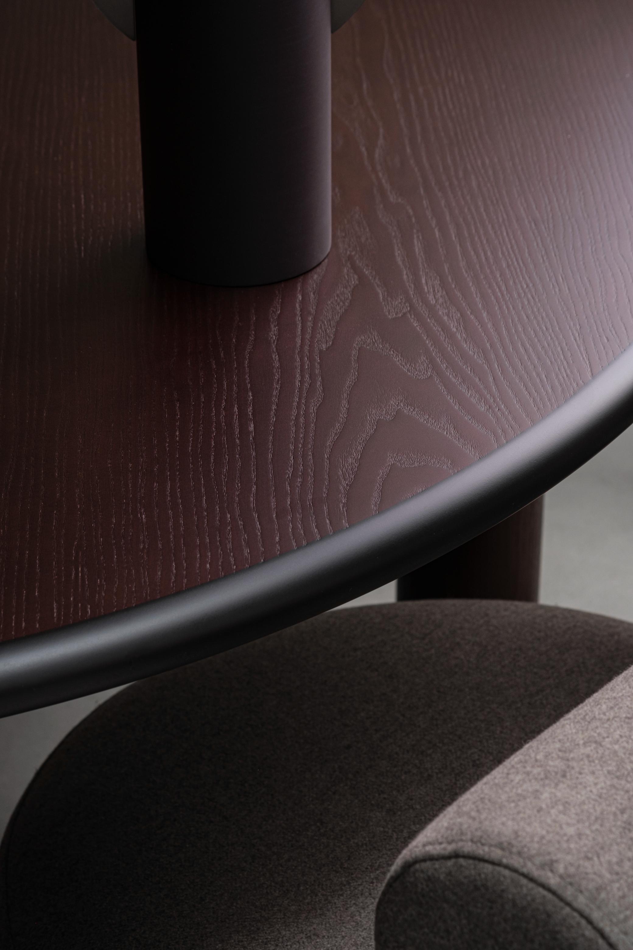 Ovaler Tisch PAUL aus braunem Eschenholz