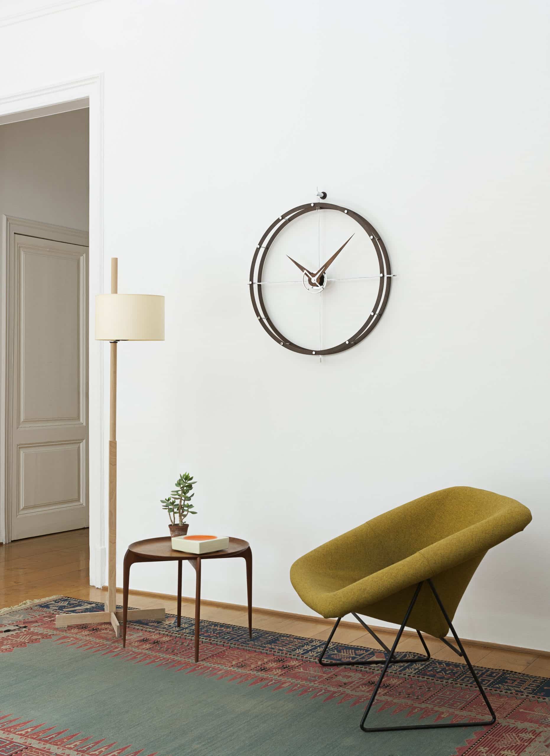 DOUBLE O wall clock in walnut wood with calabo finish and chrome